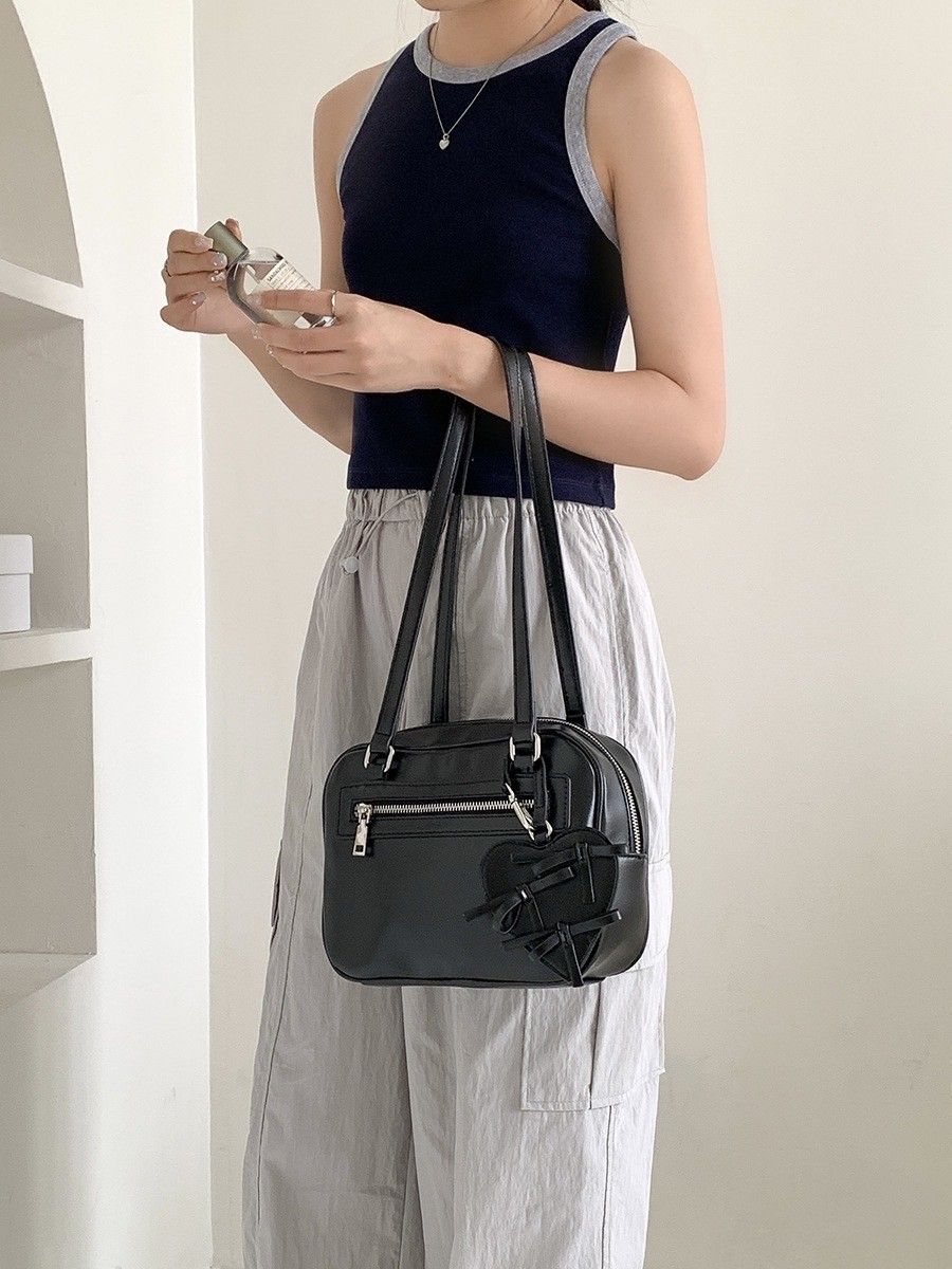 典雅迷人-送愛心蝴蝶結吊飾 超划算!!  簡約高級感小方包  4color