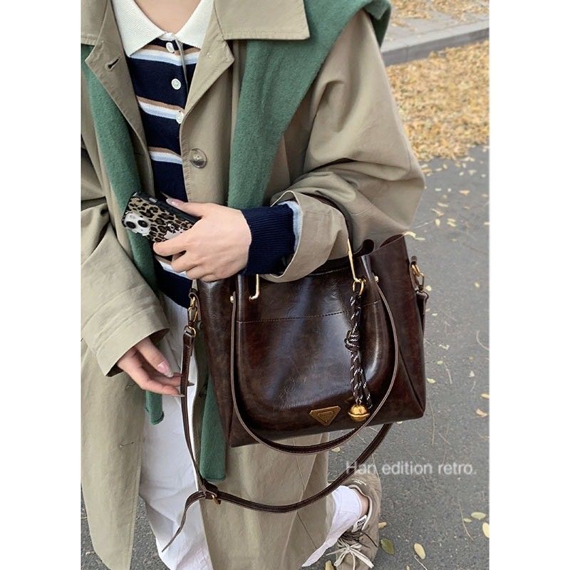 古典氣息-送吊飾!復古質感大容量手提、斜背包