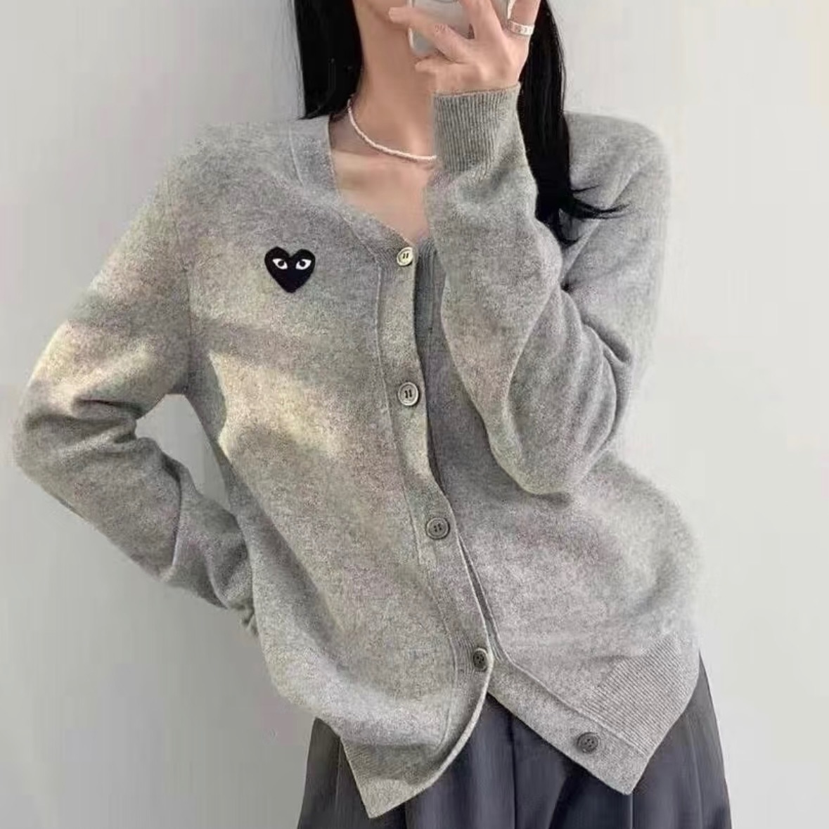 全新日本潮牌-COMME des GARÇONS PLAY 川久保玲 圓領＆V領 黑愛心羊毛外套