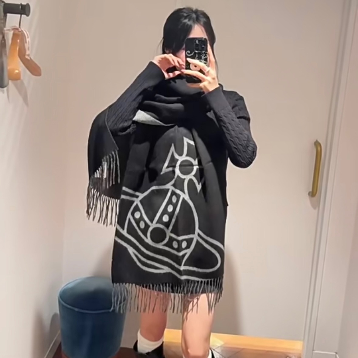 [現貨] 🇯🇵 日本 Vivienne Westwood 西太后羊毛圍巾 （四色可選）