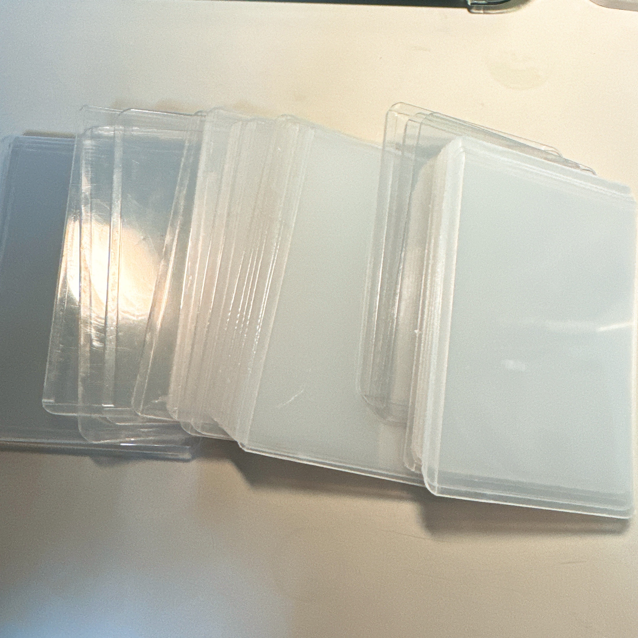 硬卡套（一張只裝一個，沒下單硬卡套不會有硬卡套）