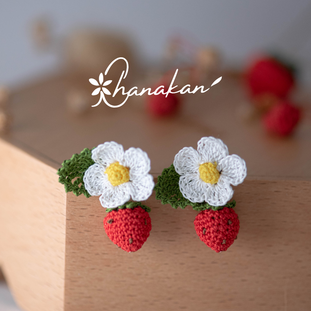 【小白花草莓】兩戴式 耳環 微鉤 針織