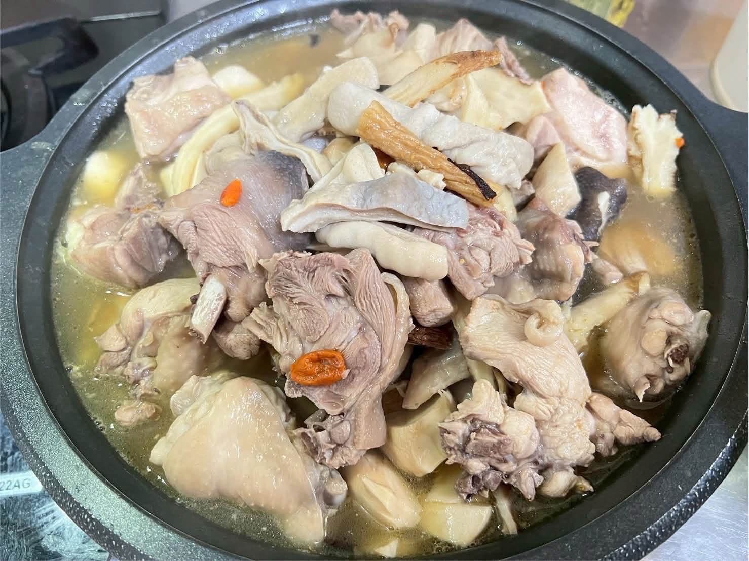 廚娘手作 胡椒豬肚雞煲湯