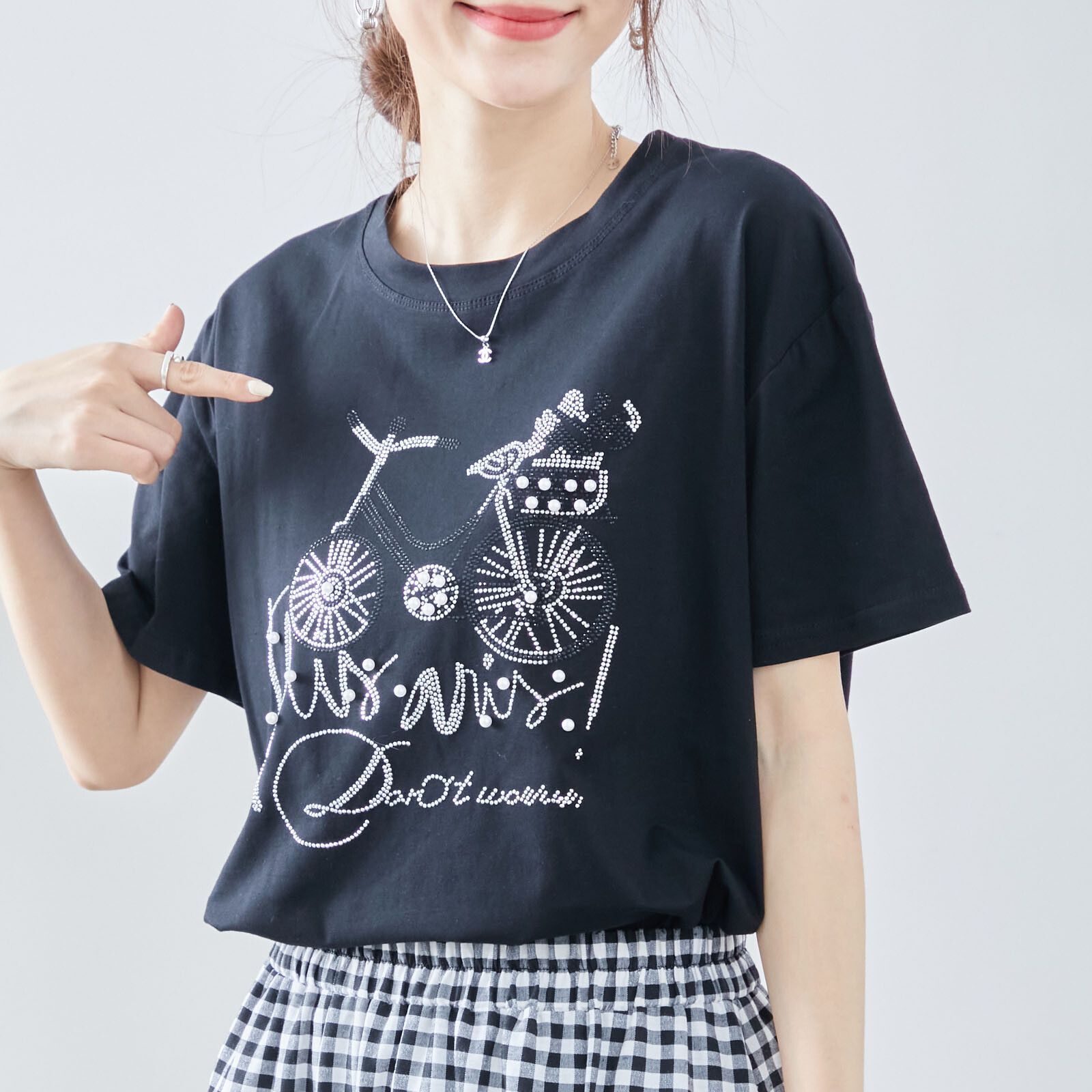 日本帶回現貨 日本TRUBE女裝 漫遊城市女孩系列 rhinestone自行車圖案T-shirt
