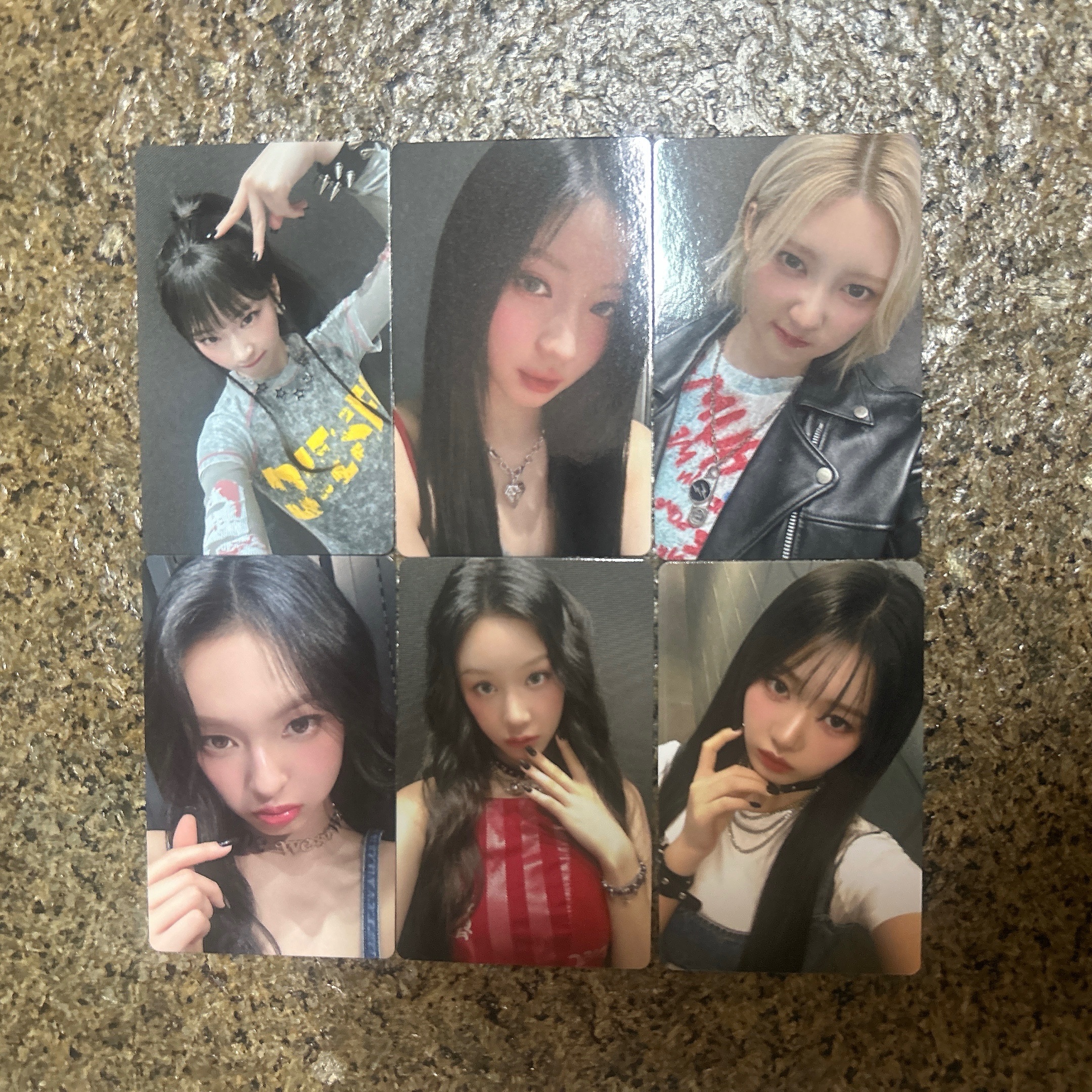 日本場HELLO MONSTERS滿額特典小卡