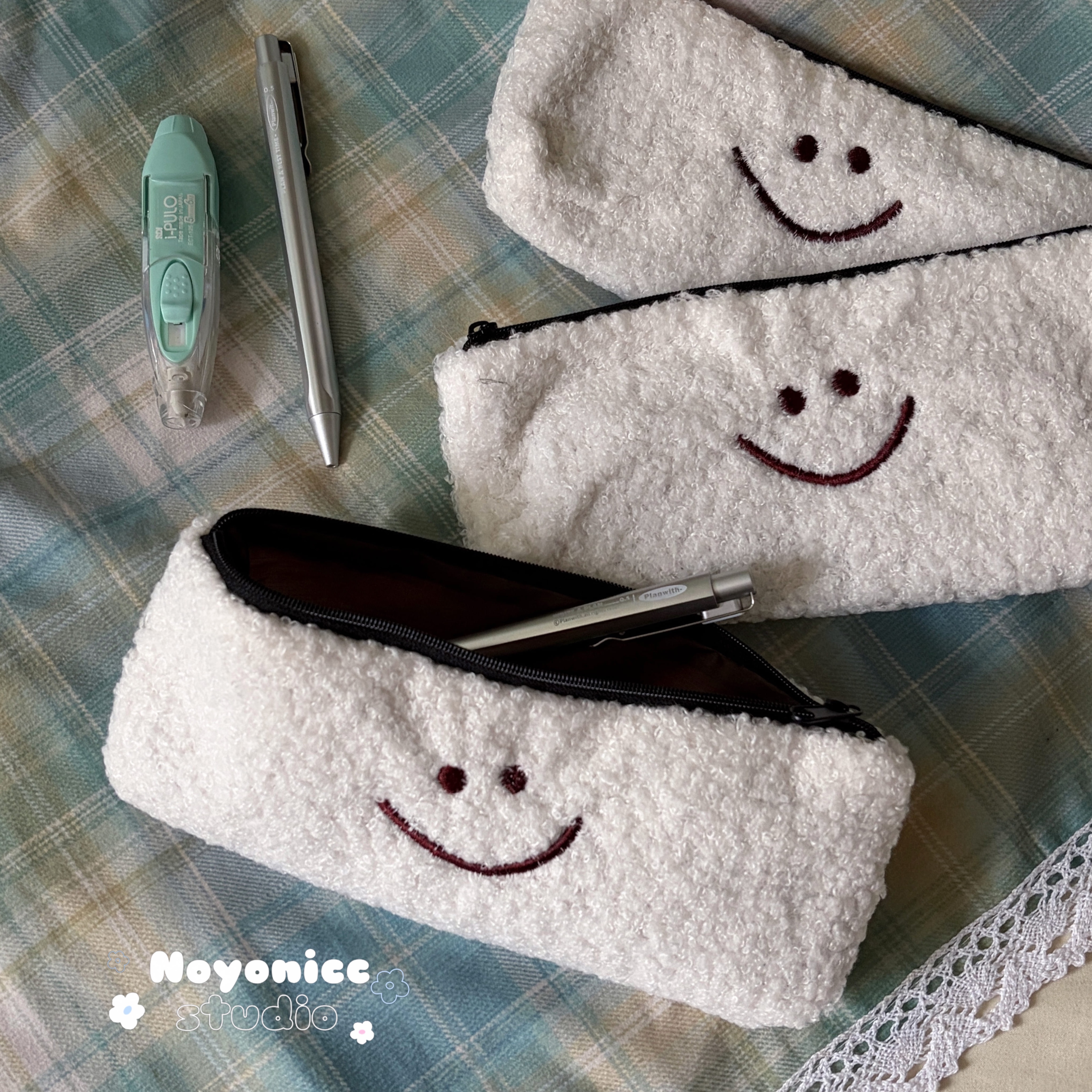 現貨🧺笑臉刺繡羊羔毛筆袋