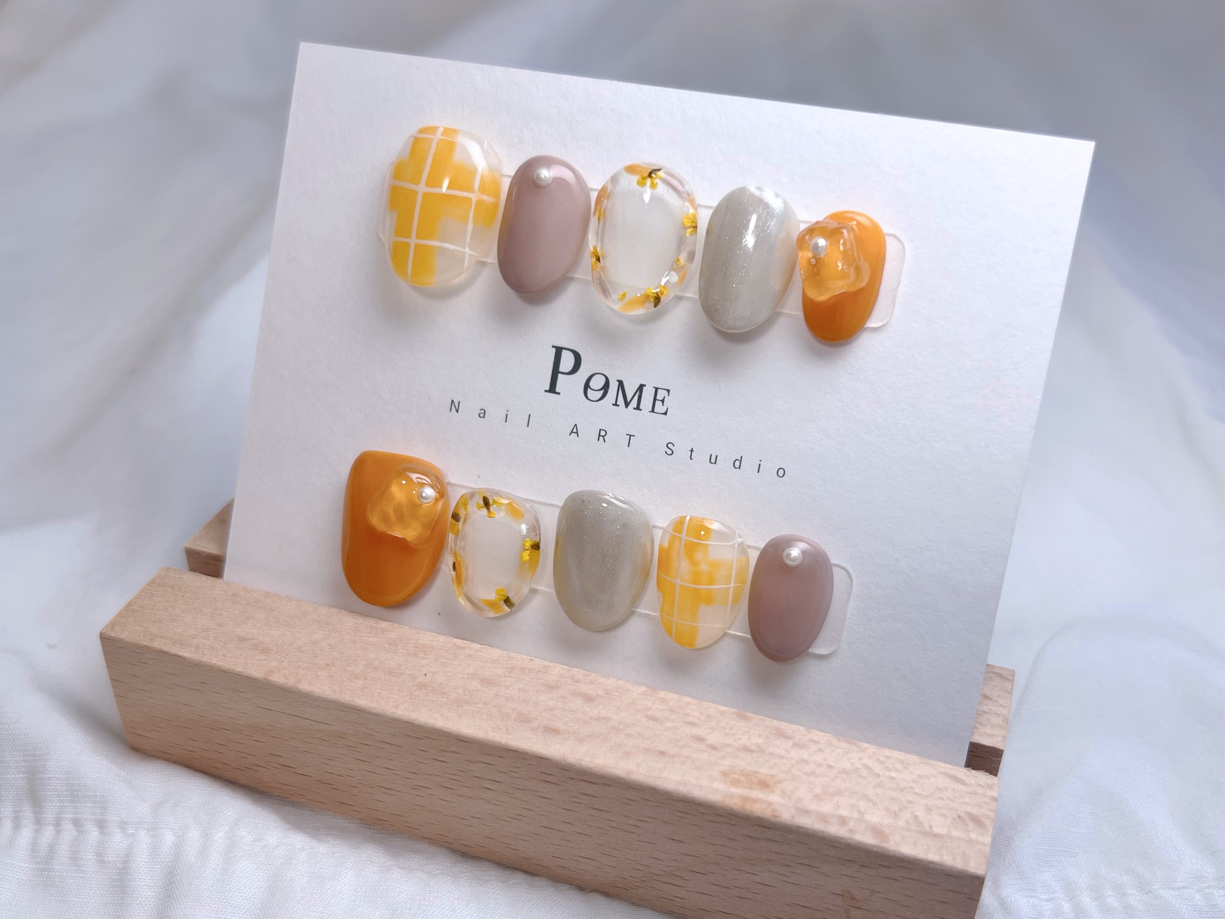 手工穿戴甲。野餐