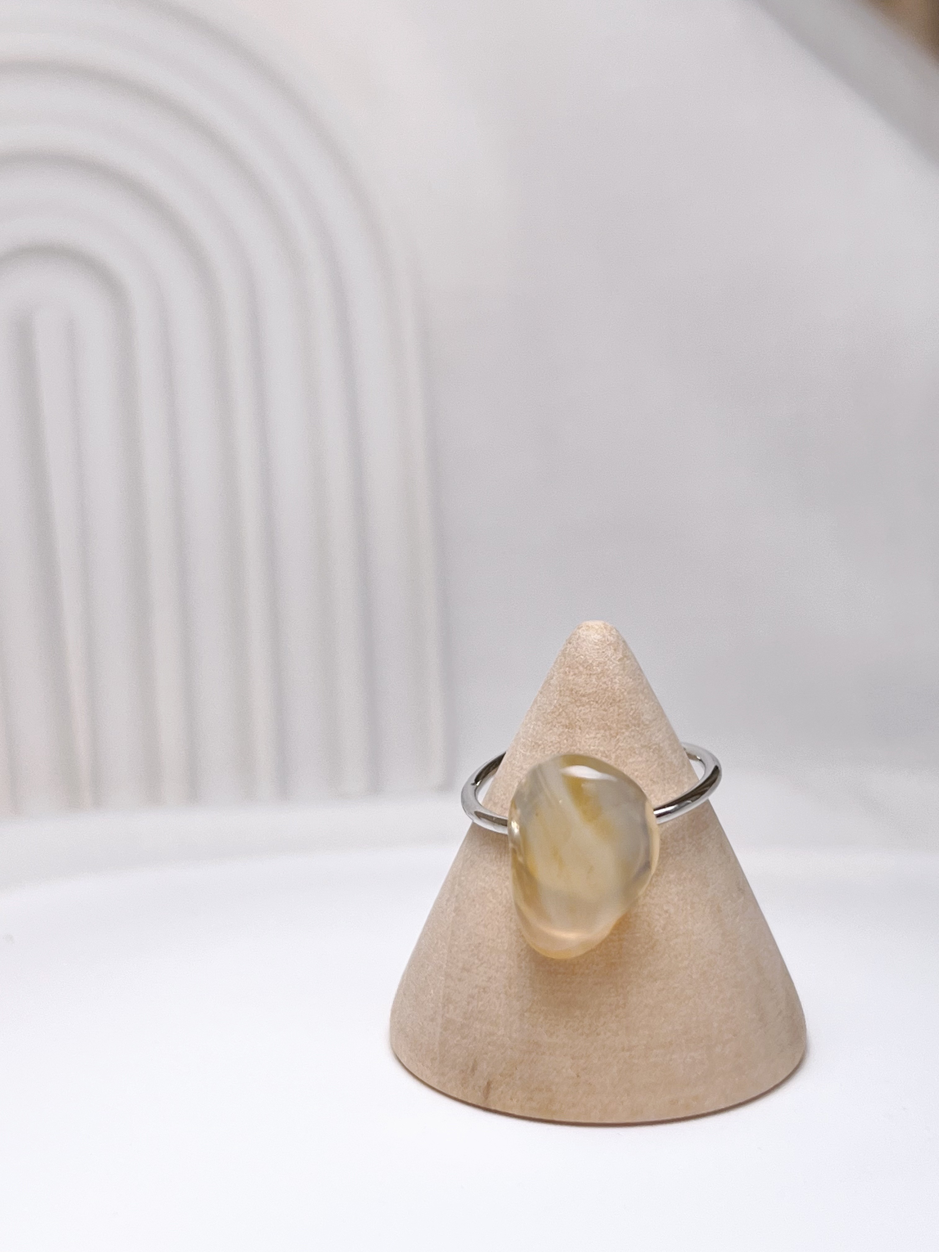 手作飾品。彩瑪瑙戒指。絲