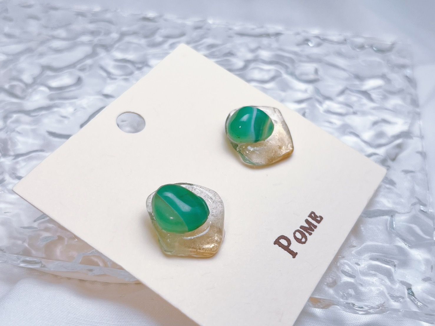 手作飾品。水晶耳環。 湖 。綠瑪瑙。日系耳環