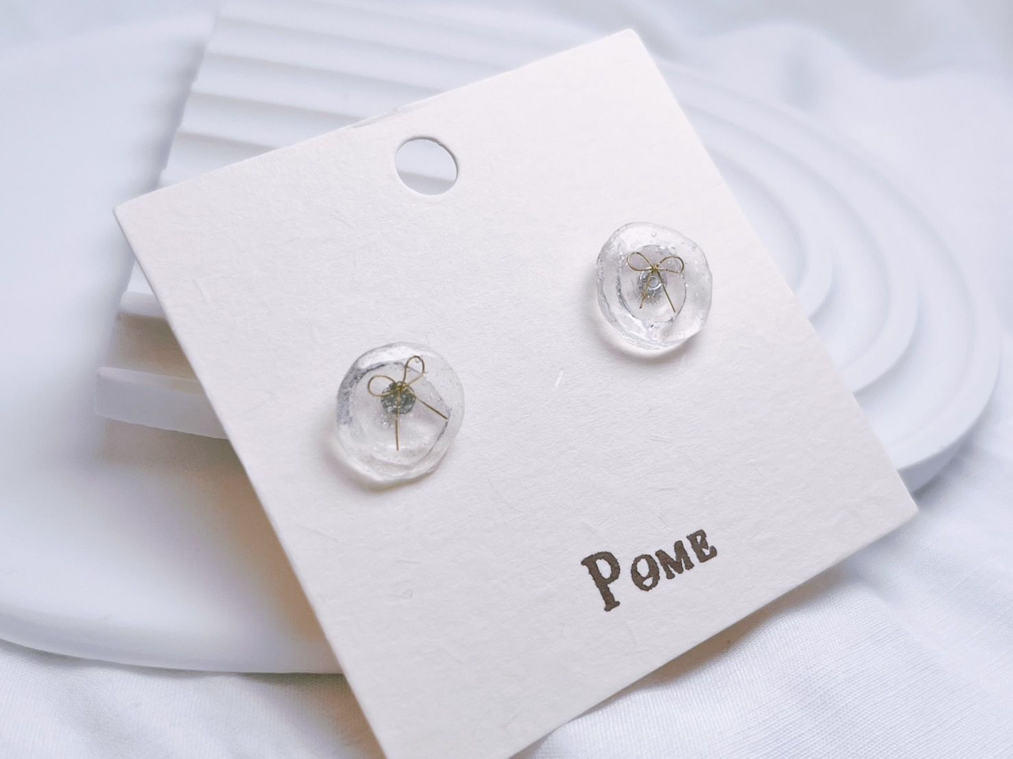 手作飾品。 樹脂耳環。 小蝴蝶結 。侘寂風飾品