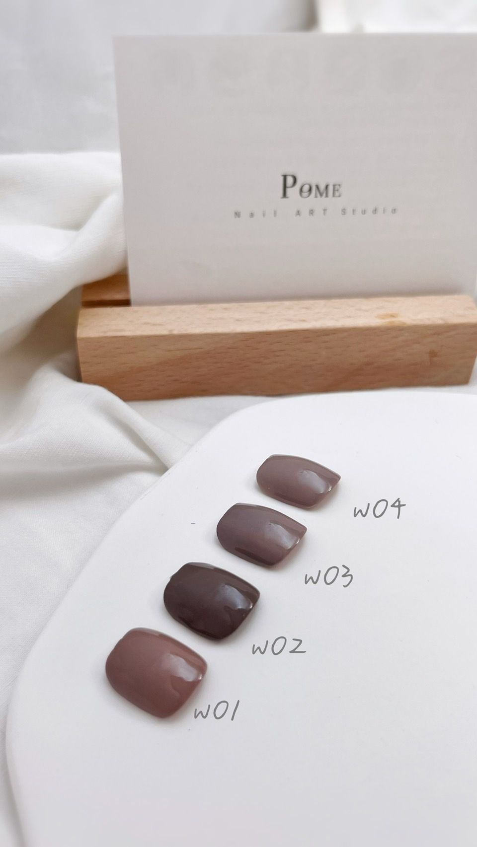 手工穿戴甲。單色美甲與自然對話。木系。短甲型下單區