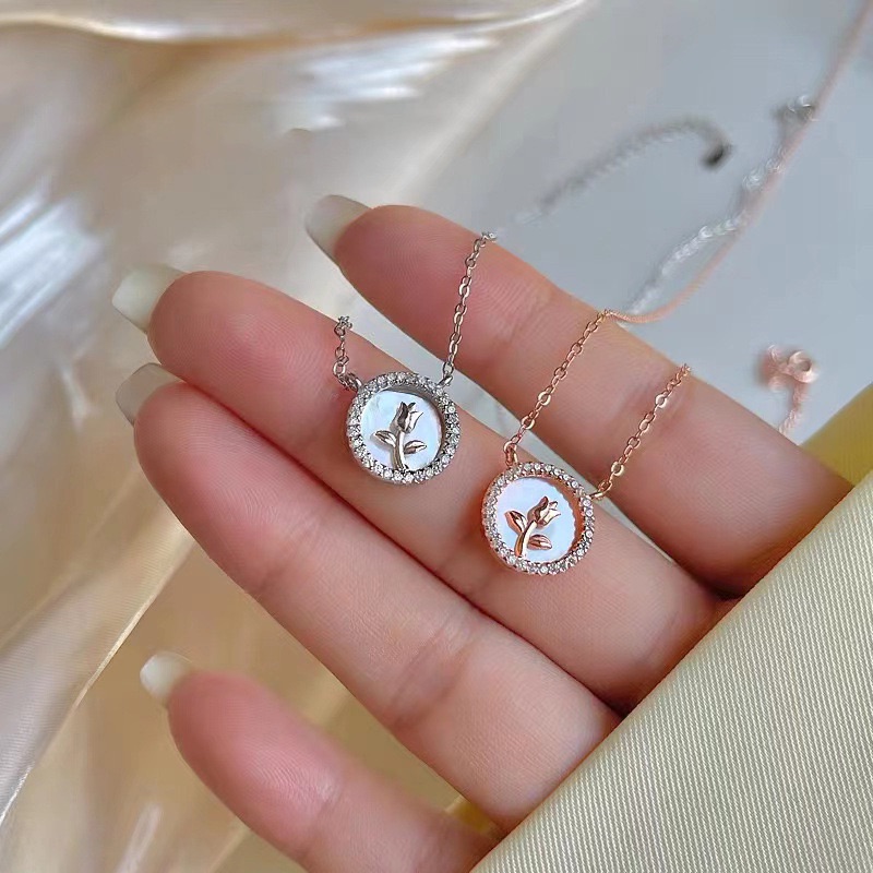 韓版設計氣質玫瑰花圓牌鎖骨鏈
