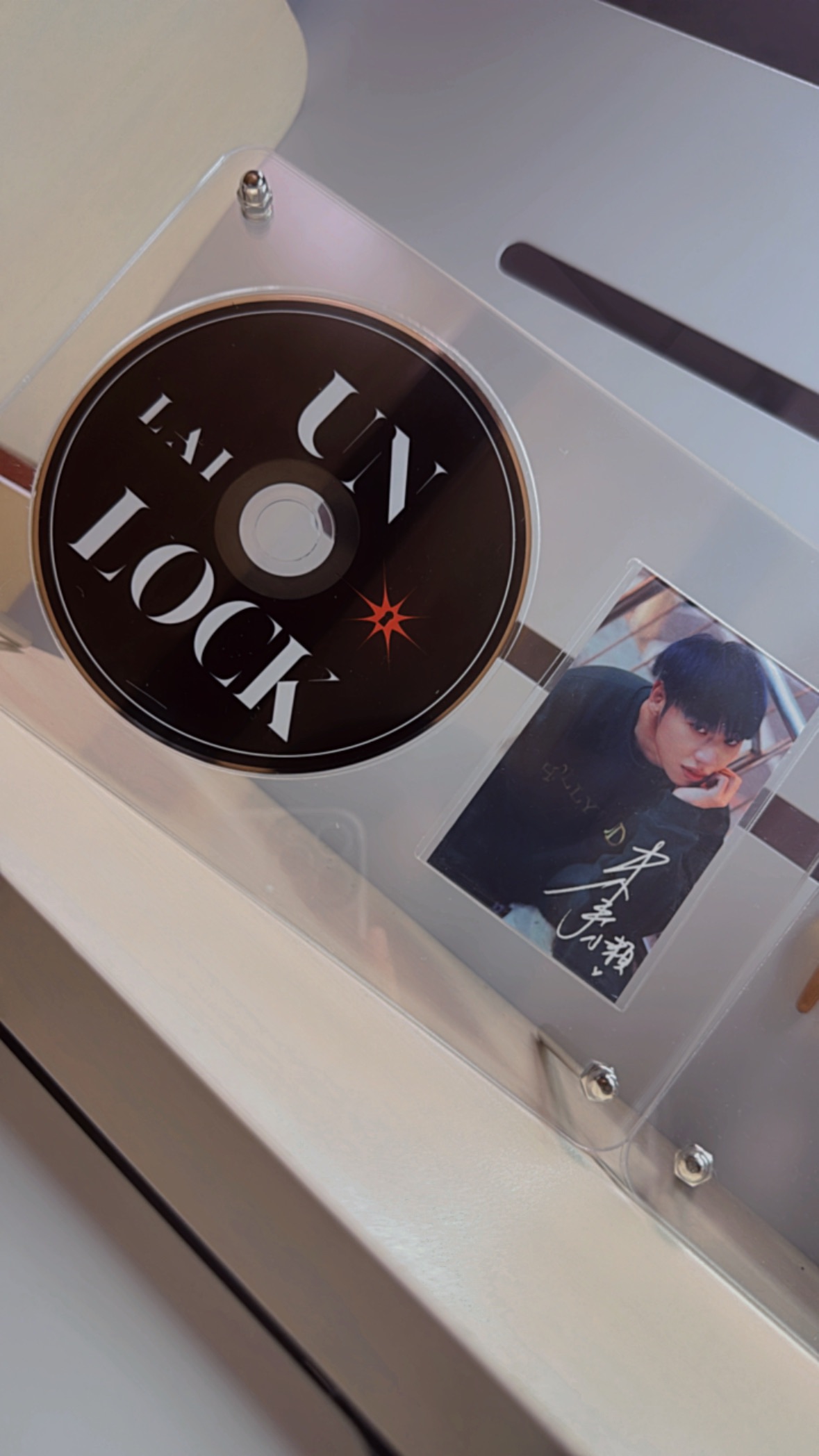 【壓克力立牌】放愛豆𝐂𝐃小卡｜容易裝置｜放在書桌精緻美觀