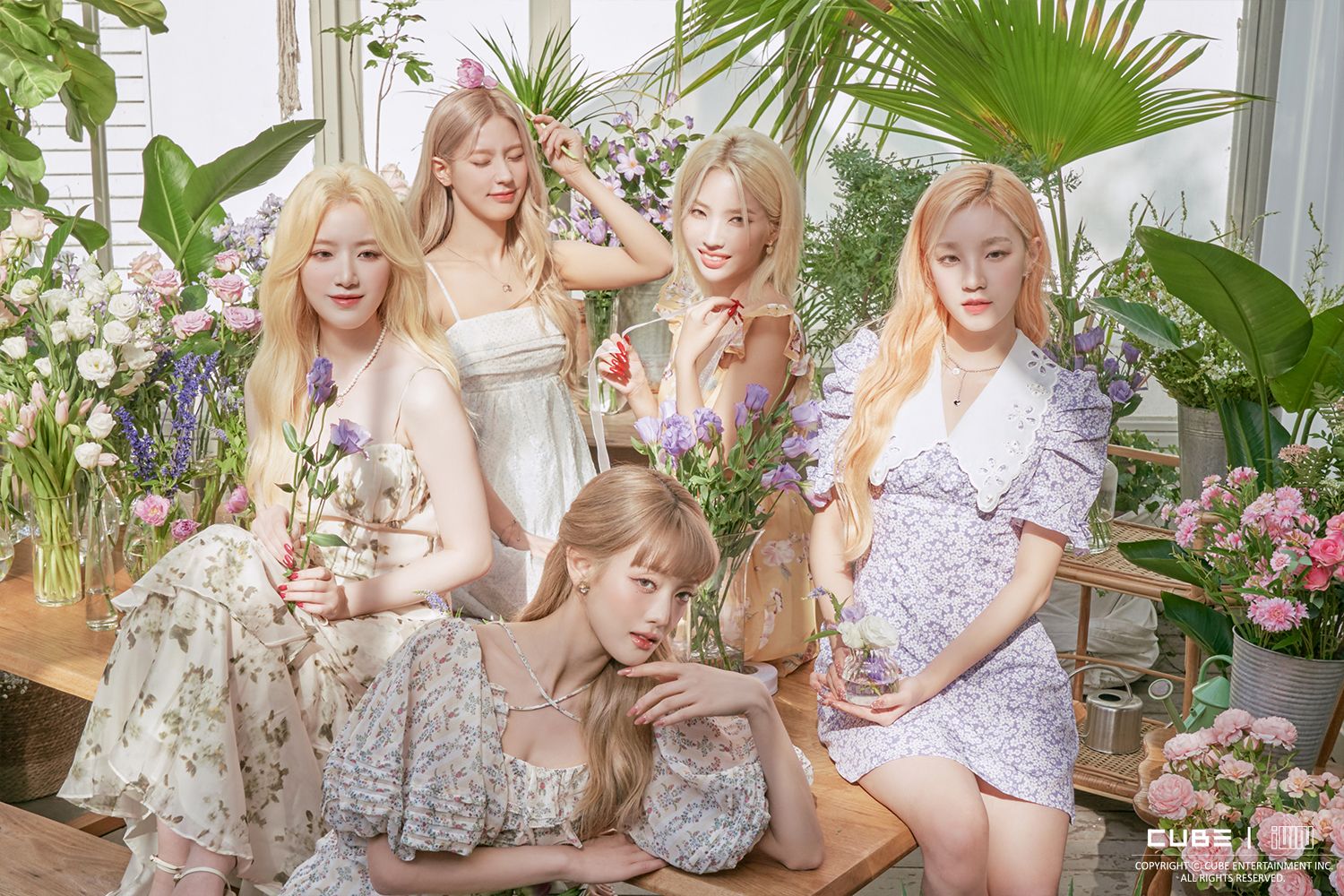 （現）GIDLE 2023 SEASON’S GREETINGS