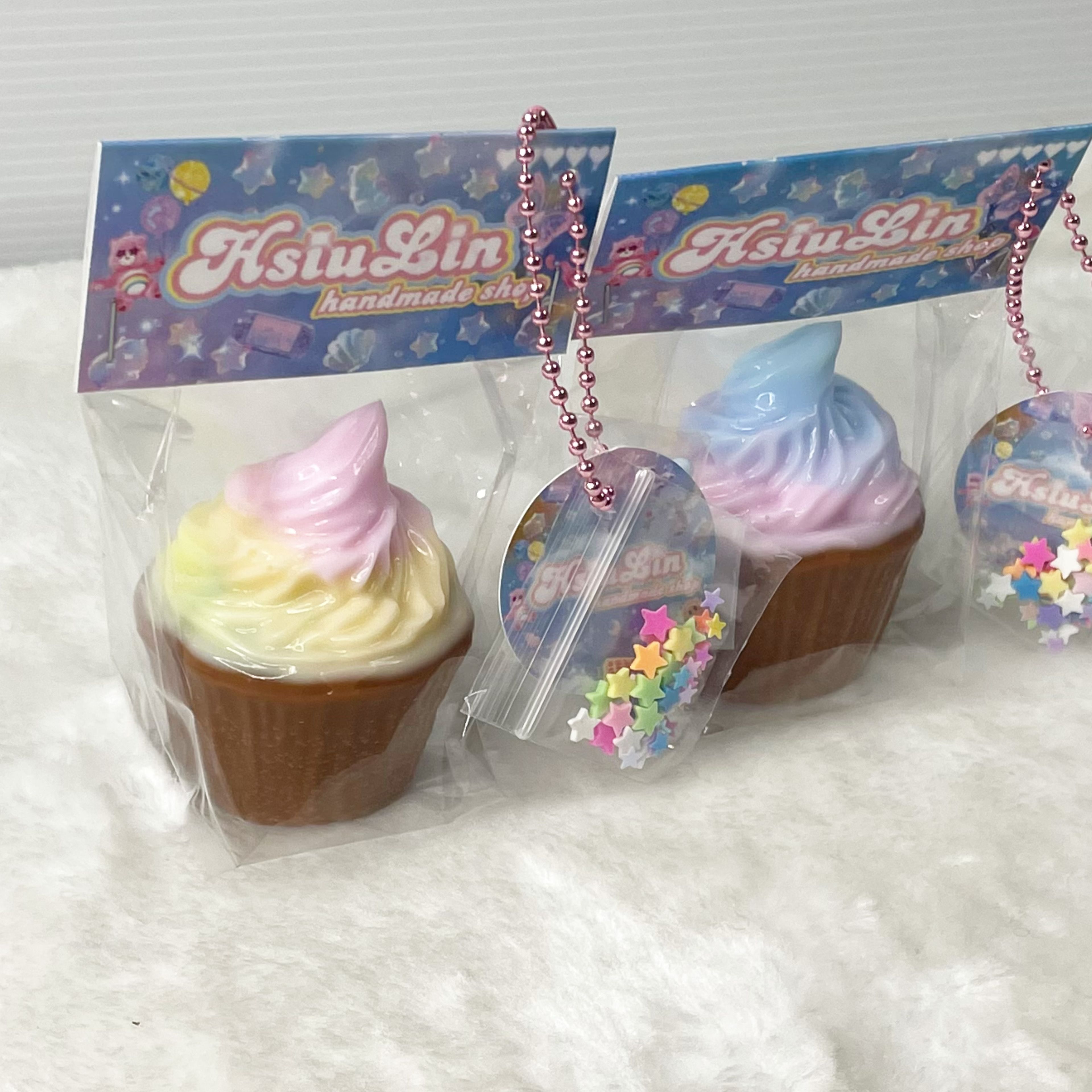 彩色小杯子蛋糕