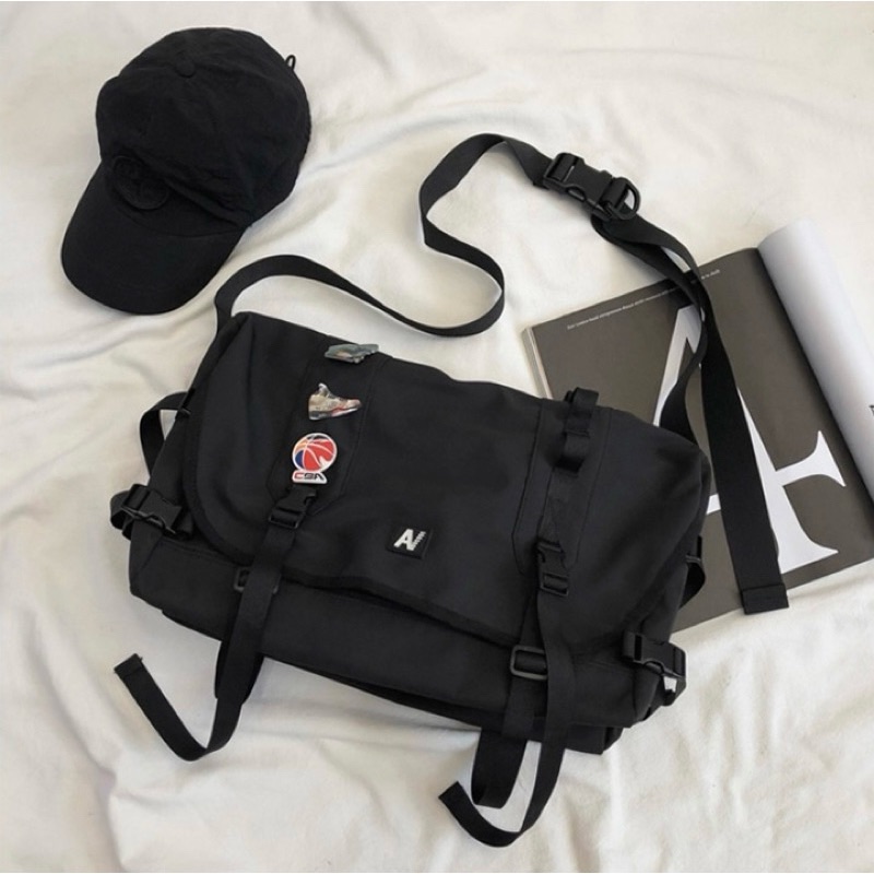 韓國大眼怪黑色郵差包