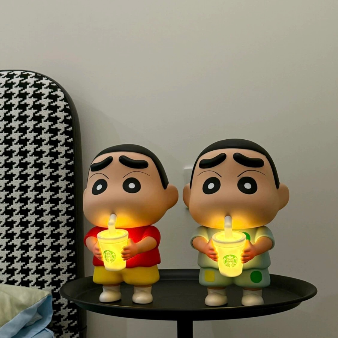 超萌可愛蠟筆小新喝飲料款夜燈