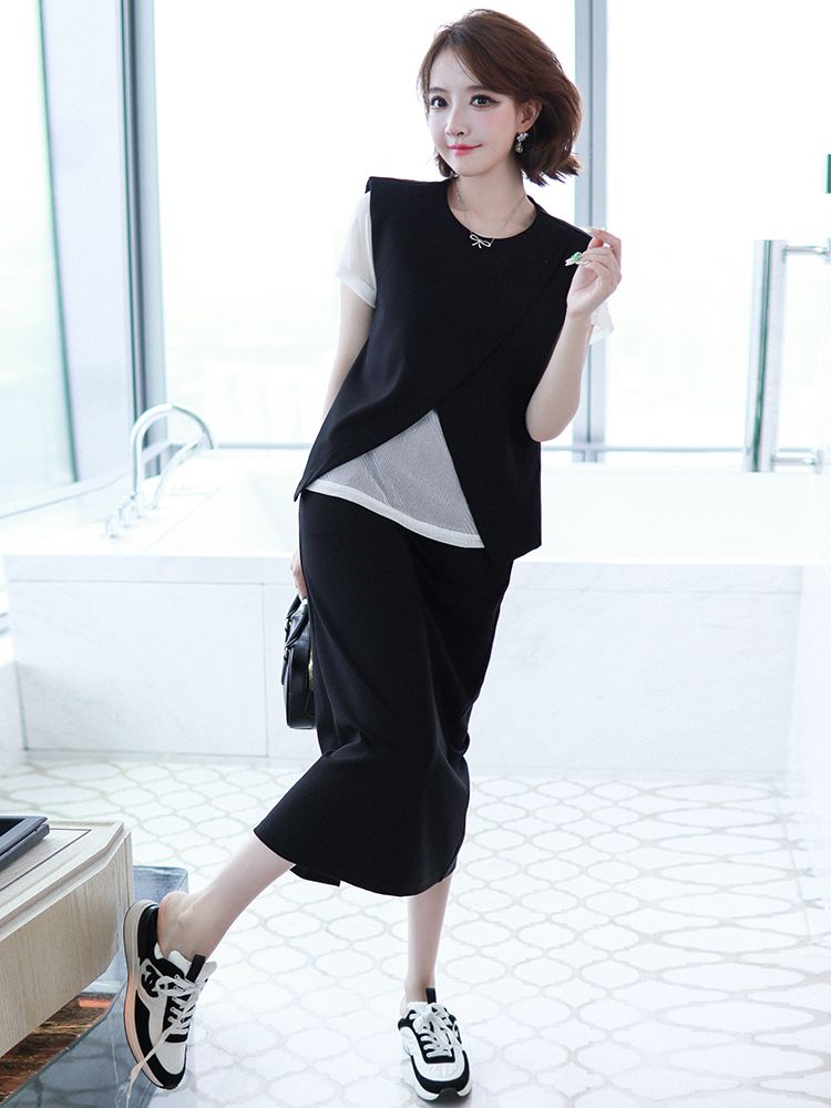 MIUCO 白色透視條紋T恤+一片式無袖馬甲+休閒過膝裙 三件式套裝