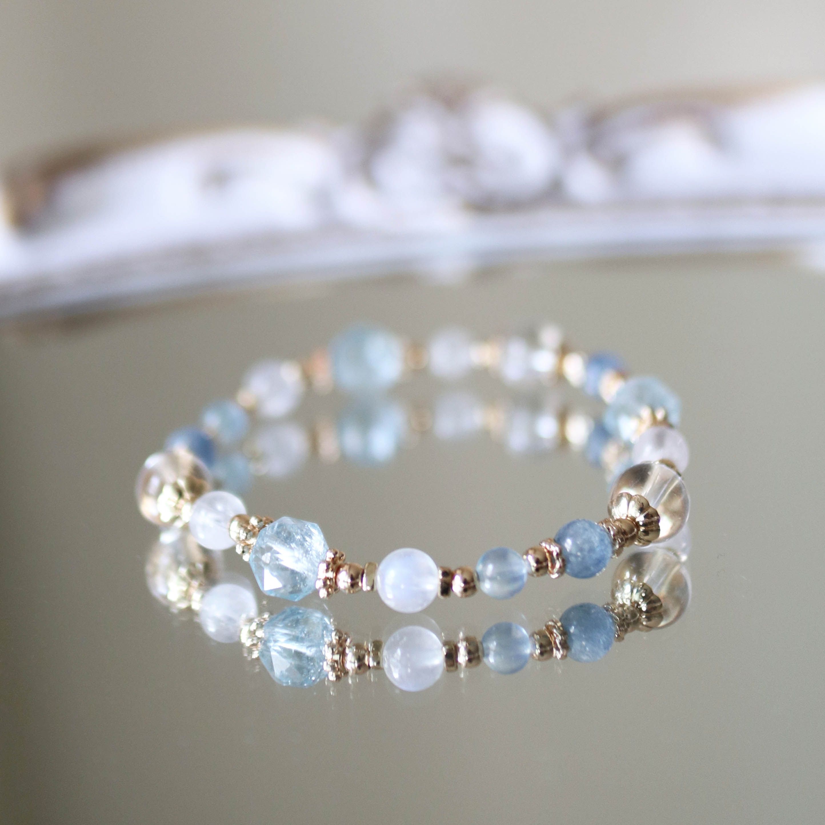 【藍圖】托帕石、月光石、 海藍寶、藍晶石、白水晶、雪花幽靈  /溝通、勇氣、愛情/