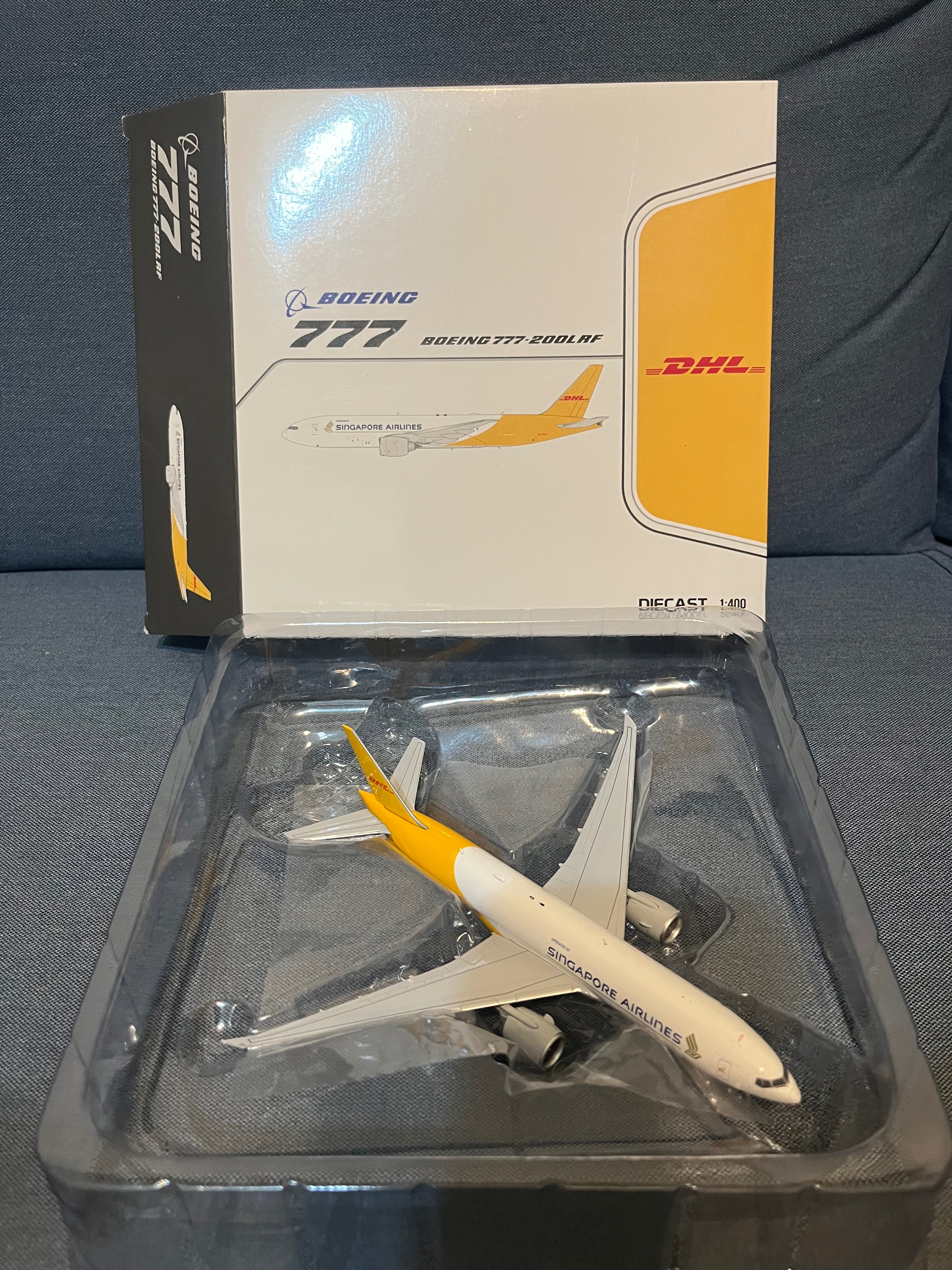 JC Wings SA4011 1:400 新加坡航空DHL貨運777-200F 9V-DHA