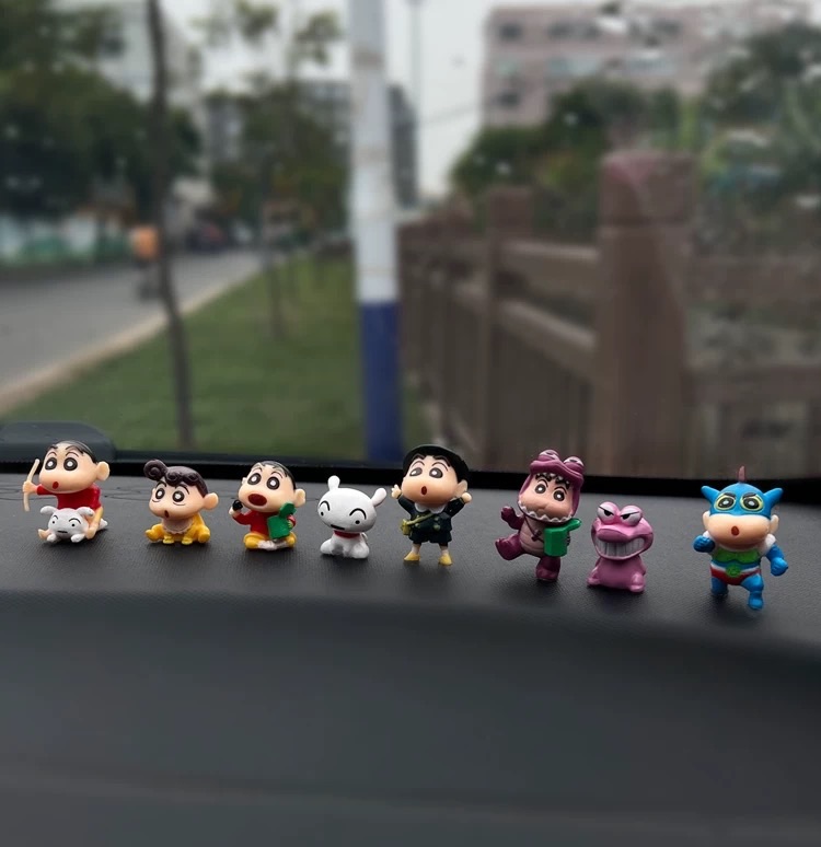 預購💫 蠟筆小新汽車電視屏裝飾小擺件〰