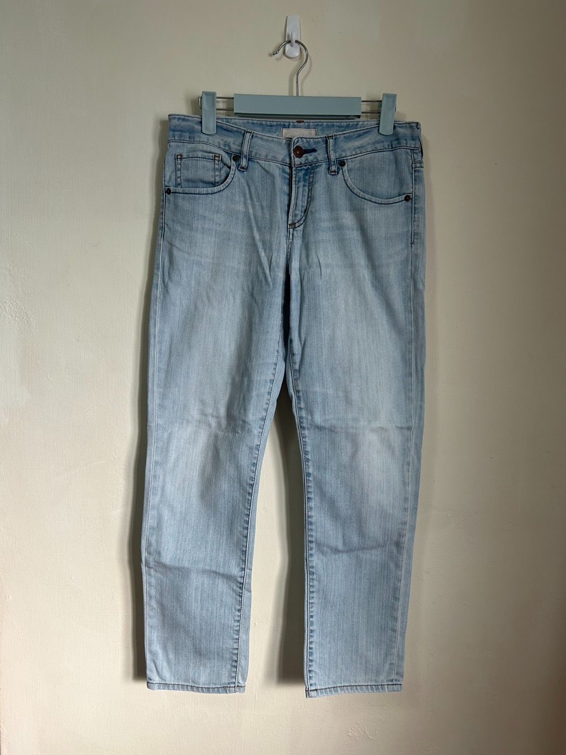 18.UNIQLO淺藍牛仔褲