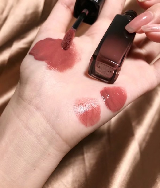 CHANEL香奈兒超炫耀釉光唇萃 63