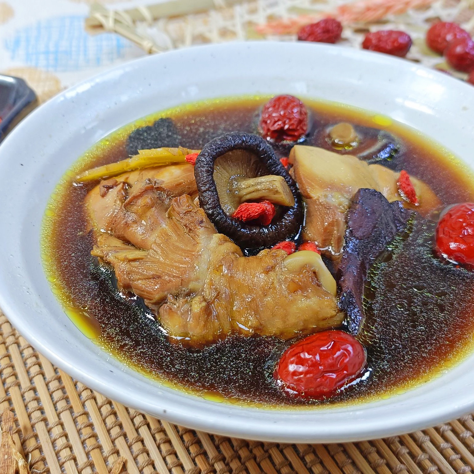何首烏燉雞湯