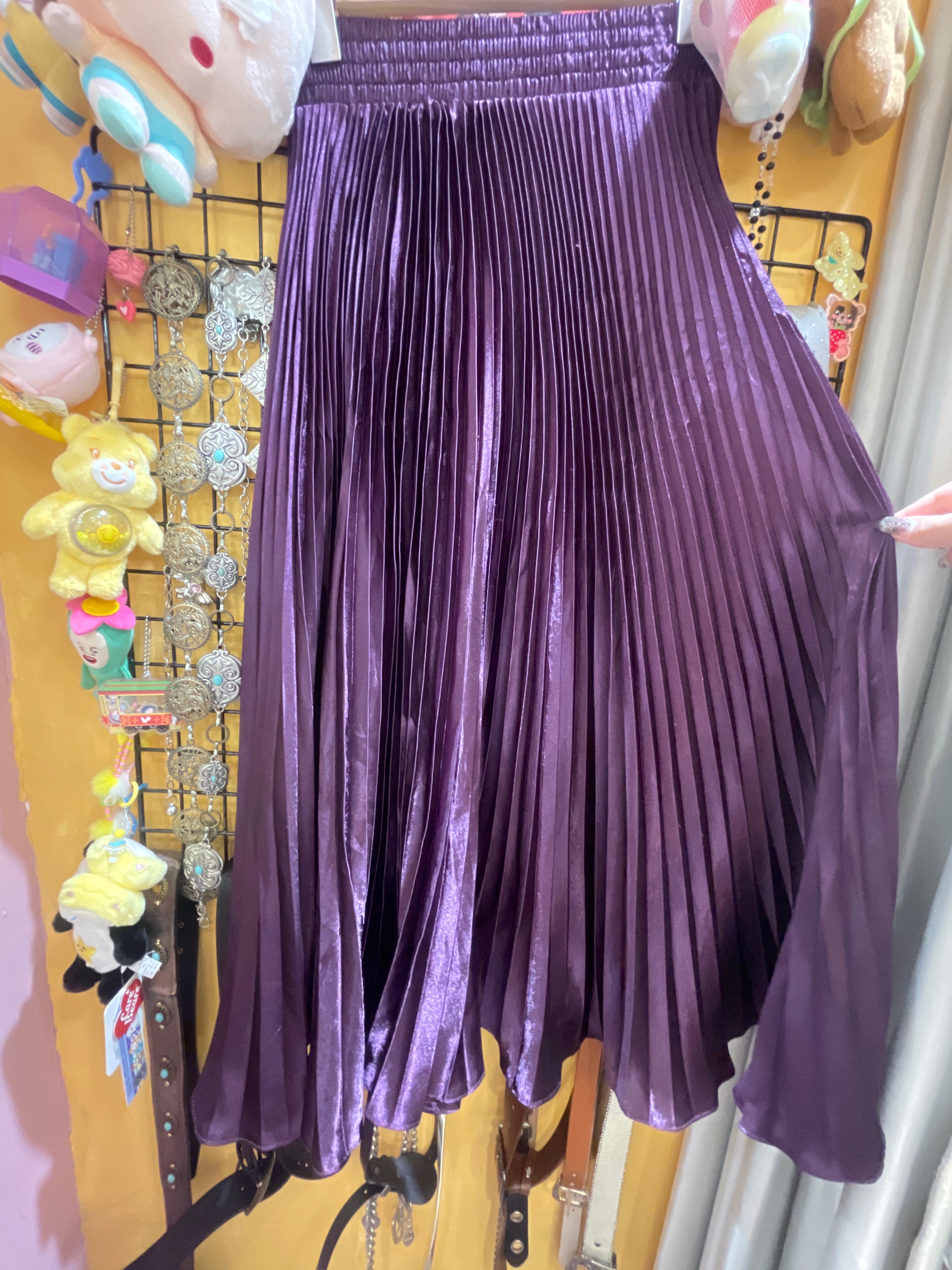 緞面飄逸百褶長裙