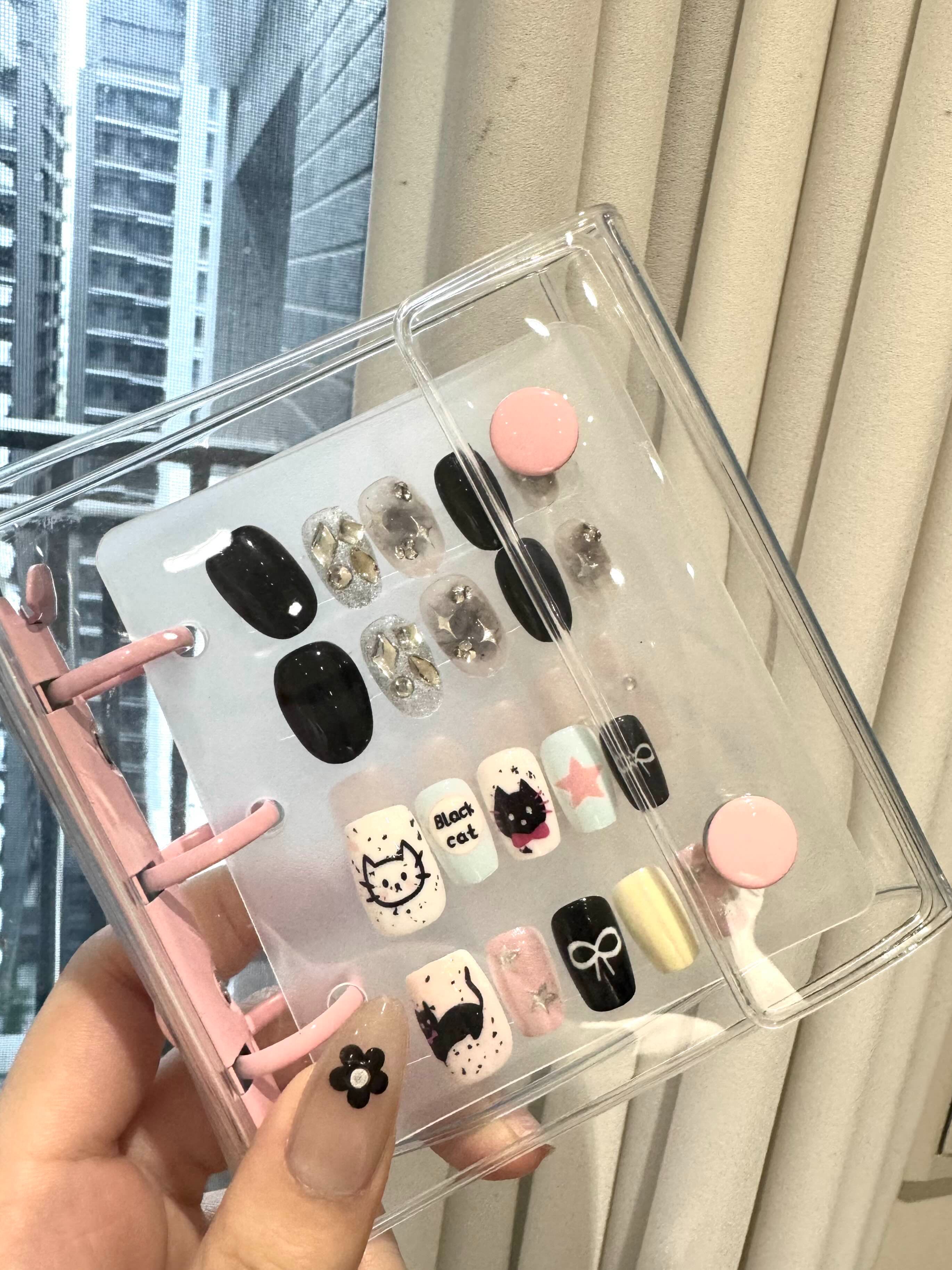 穿戴甲收納本附6張隔板贈水晶膠條、收納盒