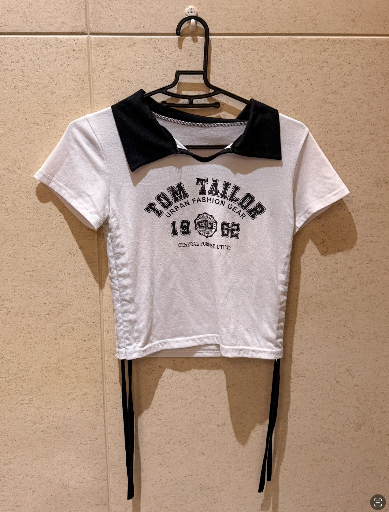 【正韓】百搭黑白撞色領口抽繩上衣