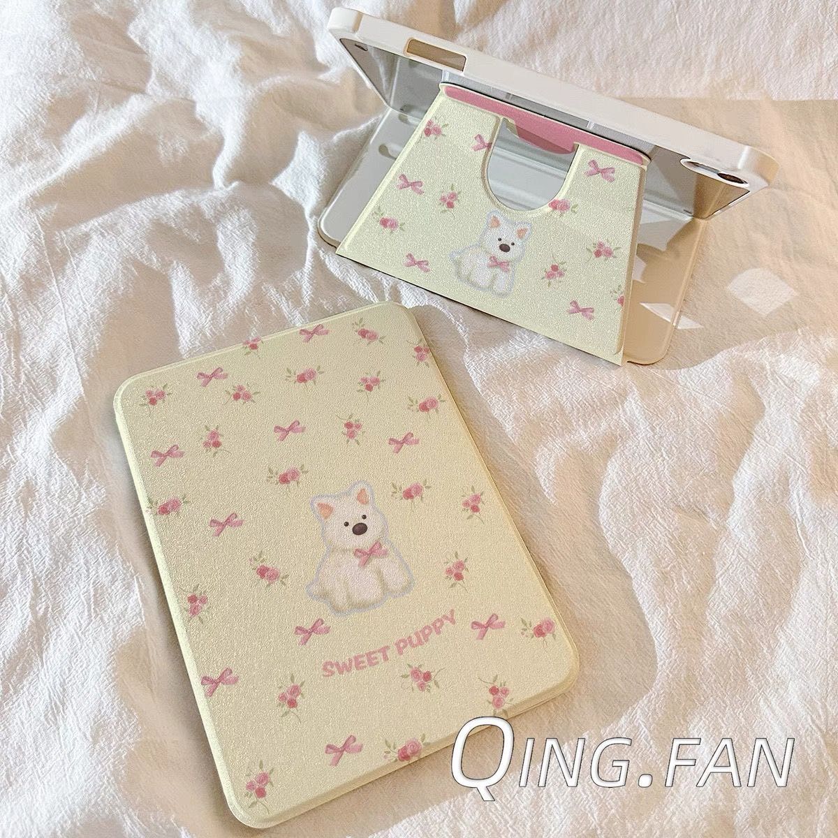 清新黃底玫瑰蝴蝶結小狗🎀（360度選轉＆帶筆槽）