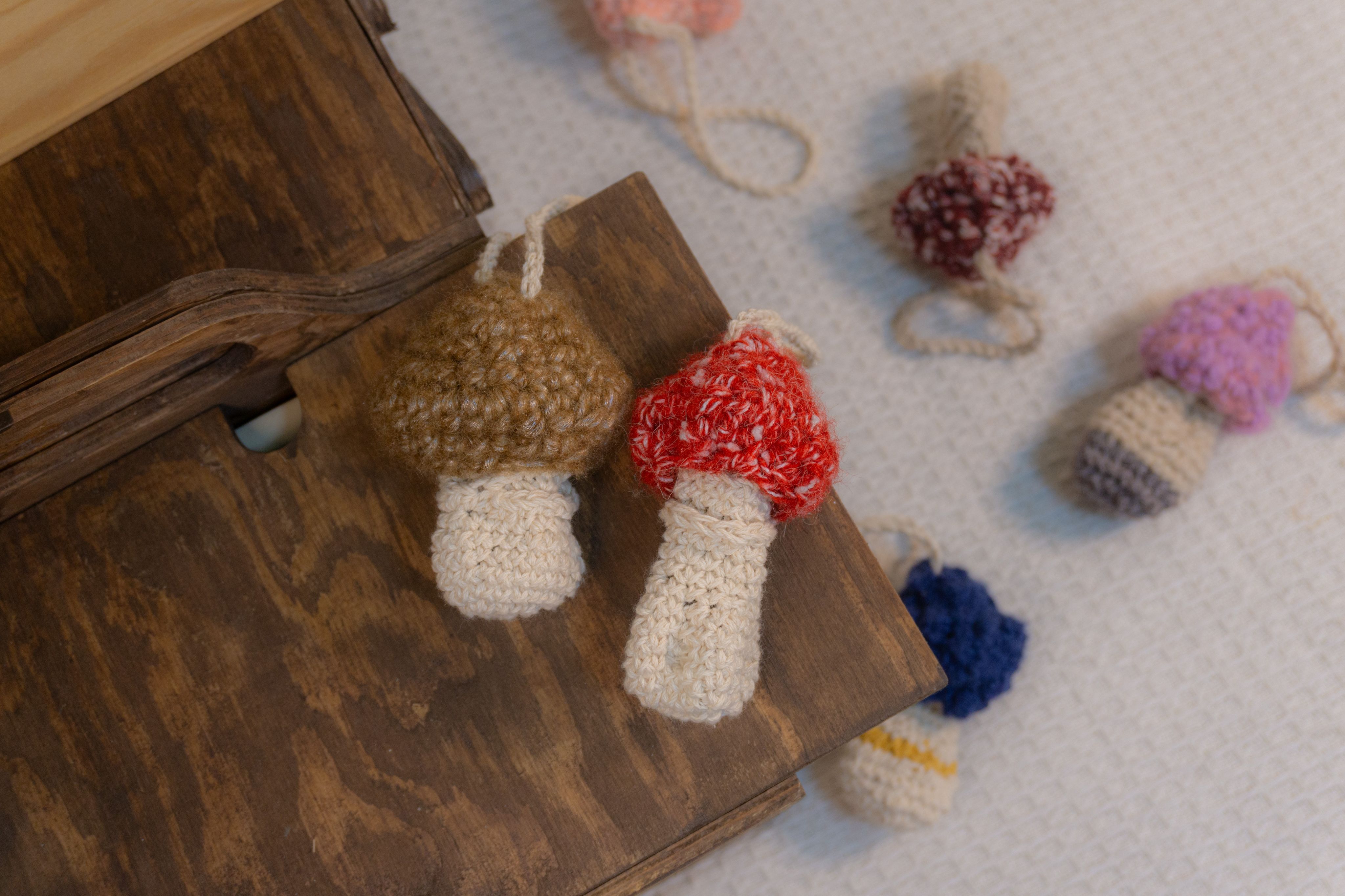 森林蘑菇迷你收納袋｜手鉤造型吊飾・可放耳機／戒指／唇膏