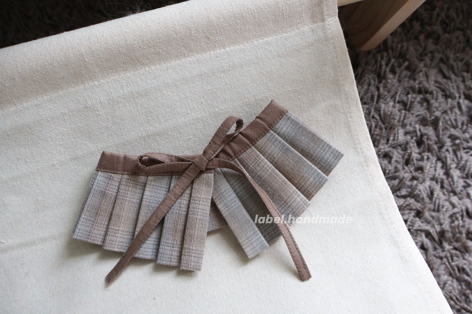 別開一格（不能調整脖圍尺寸）