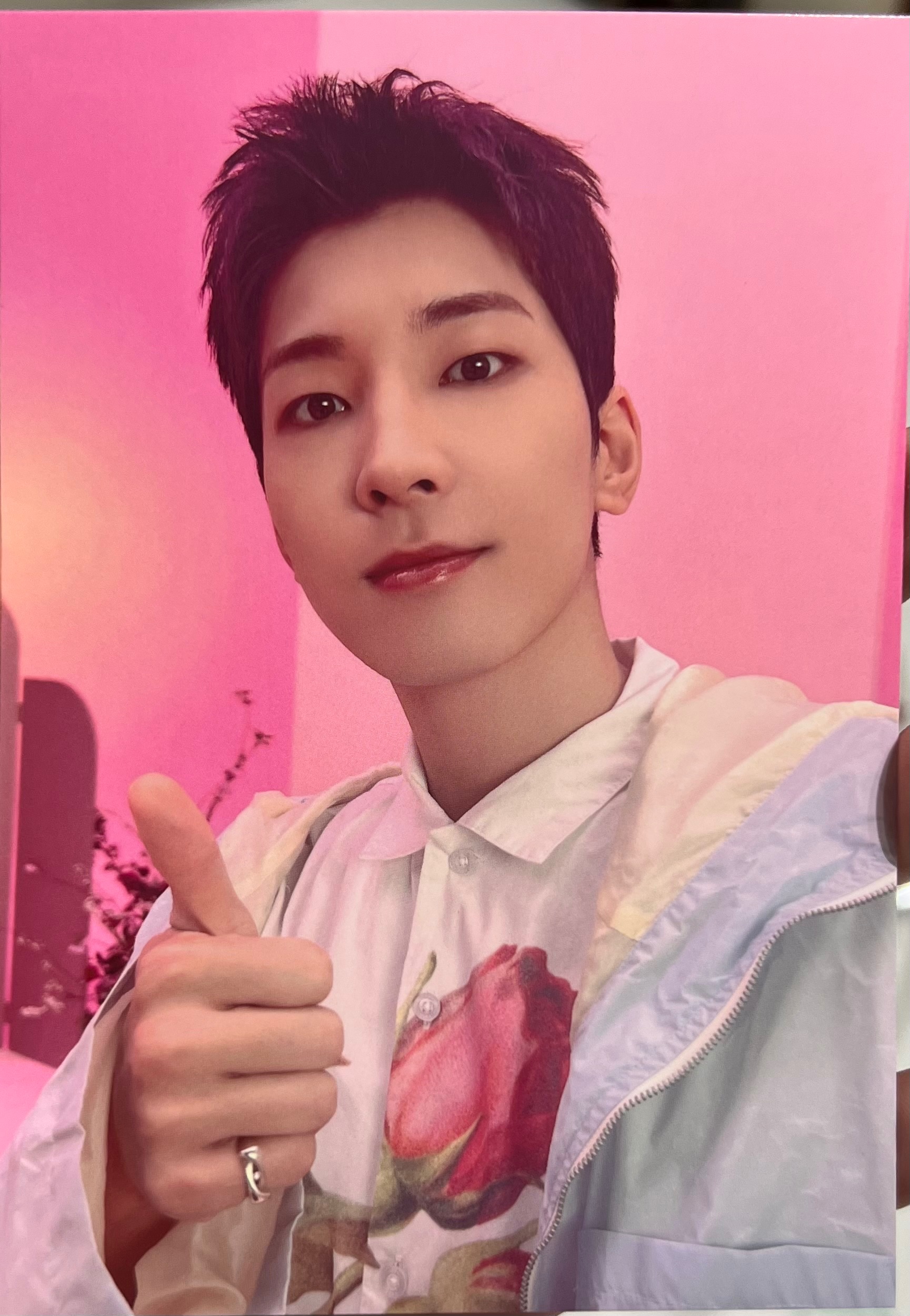 非一般尺寸的漂亮紙片，此區不需下包手🤍須帶🤎；💙須帶🖤；🤎、🖤以及沒標示愛心的都可單帶