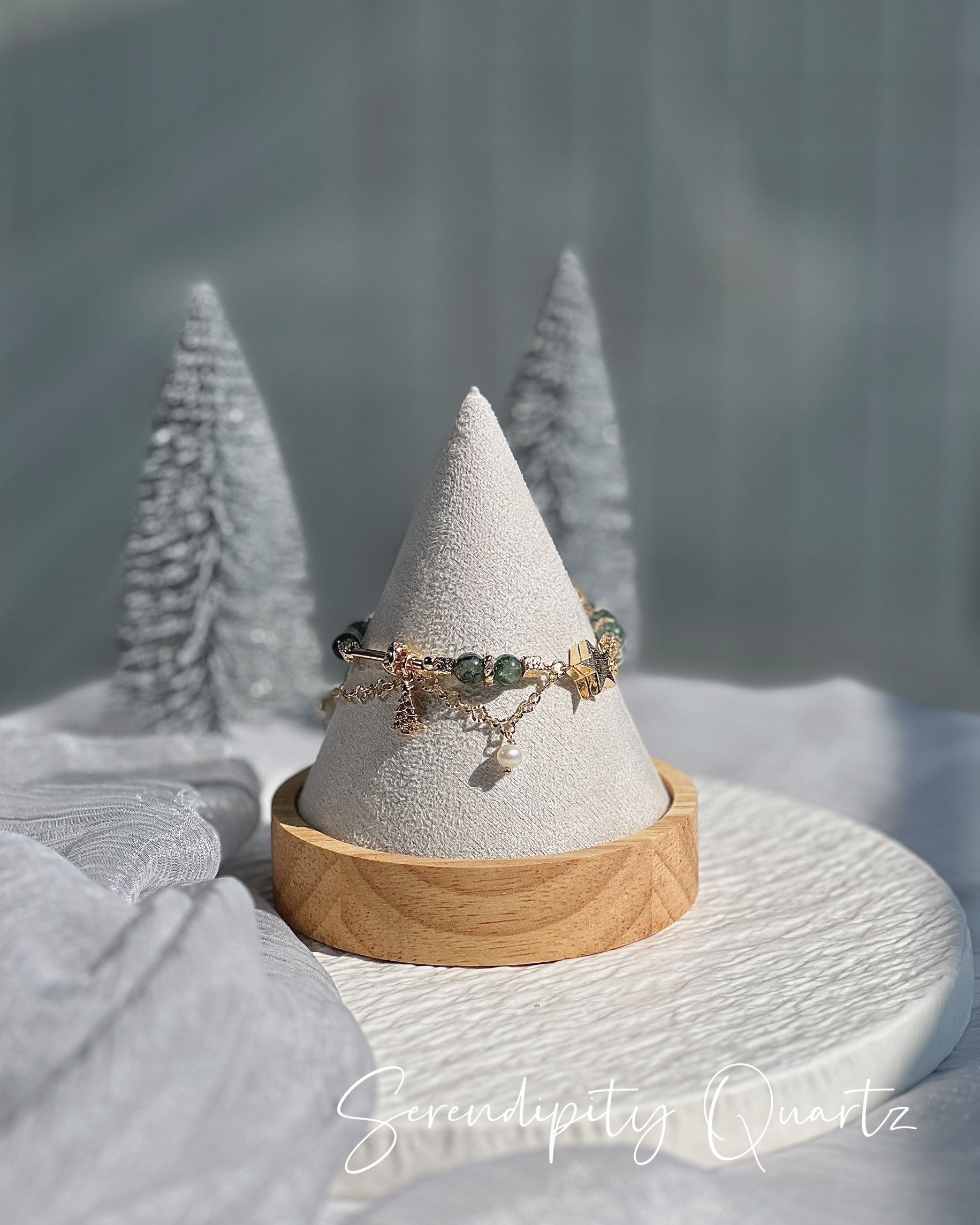 Christmas🎄🎅🏻🫎- 聖誕點綴 （綠幽靈 天然淡水珍珠）-水晶磁扣手鍊