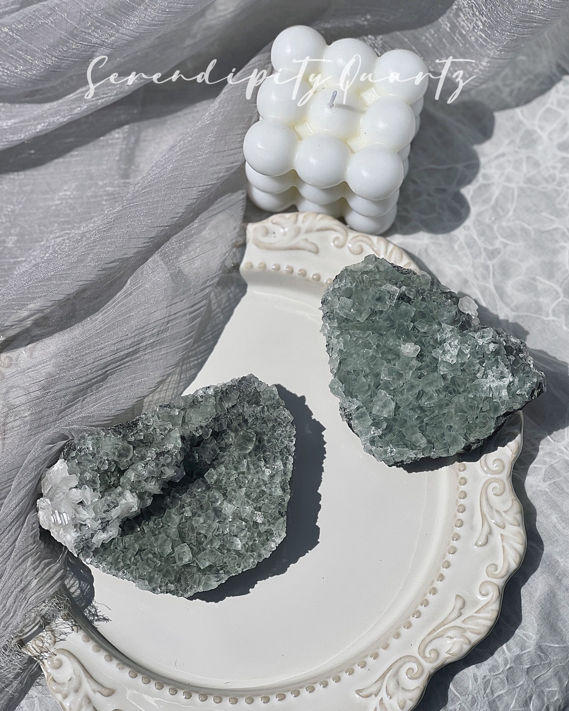 選礦-仙氣閃閃—砂糖綠螢石共生方解石晶簇原礦