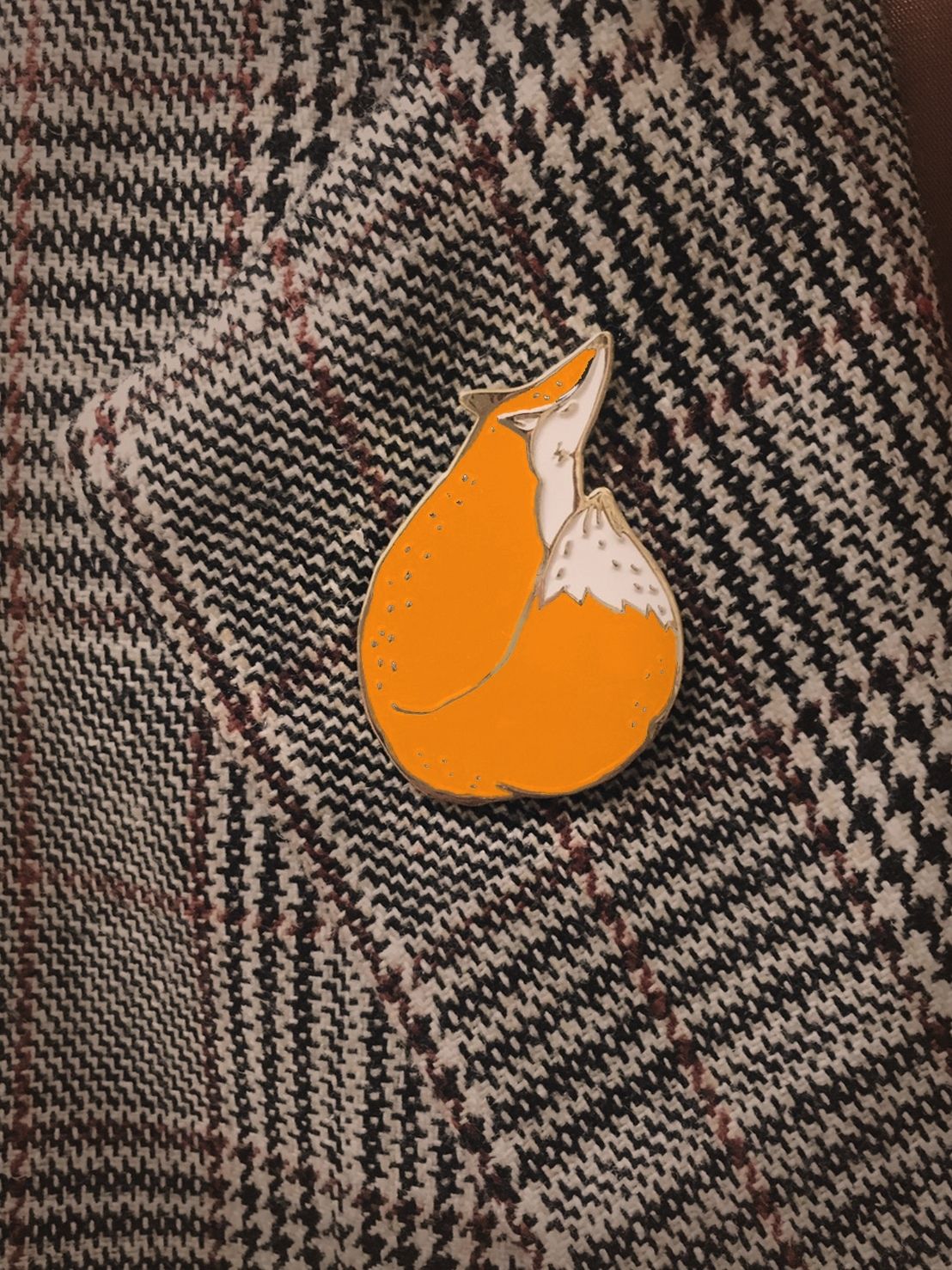 仰望大狐狸金屬胸針