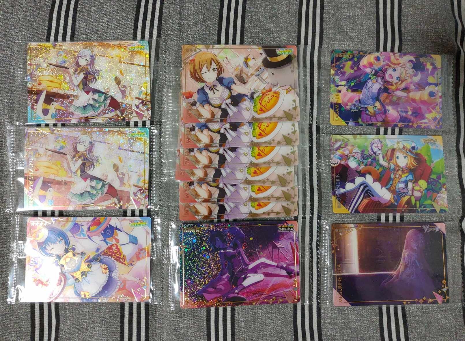 餅卡 娃娃 色紙