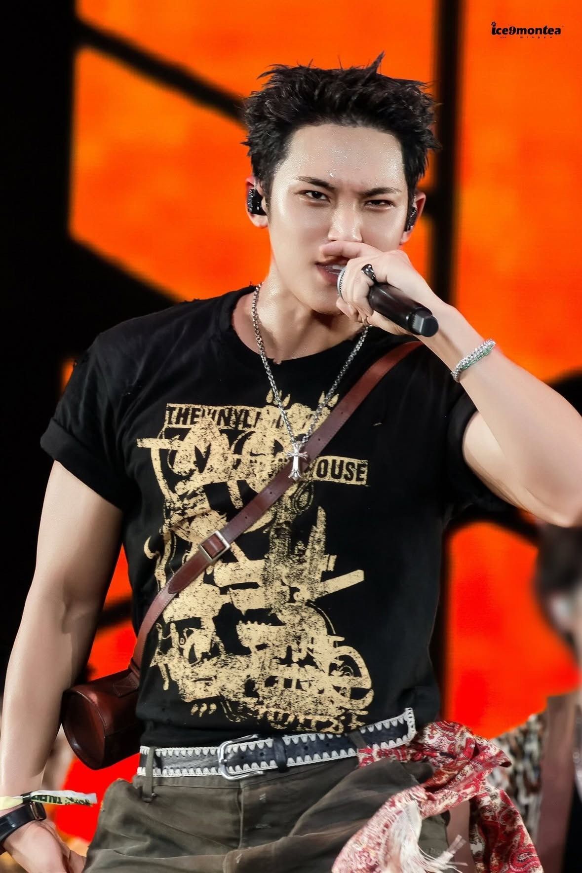 特價隨時收單✿ 珉奎同款 VINTAGE DRAWING TEE BLACK