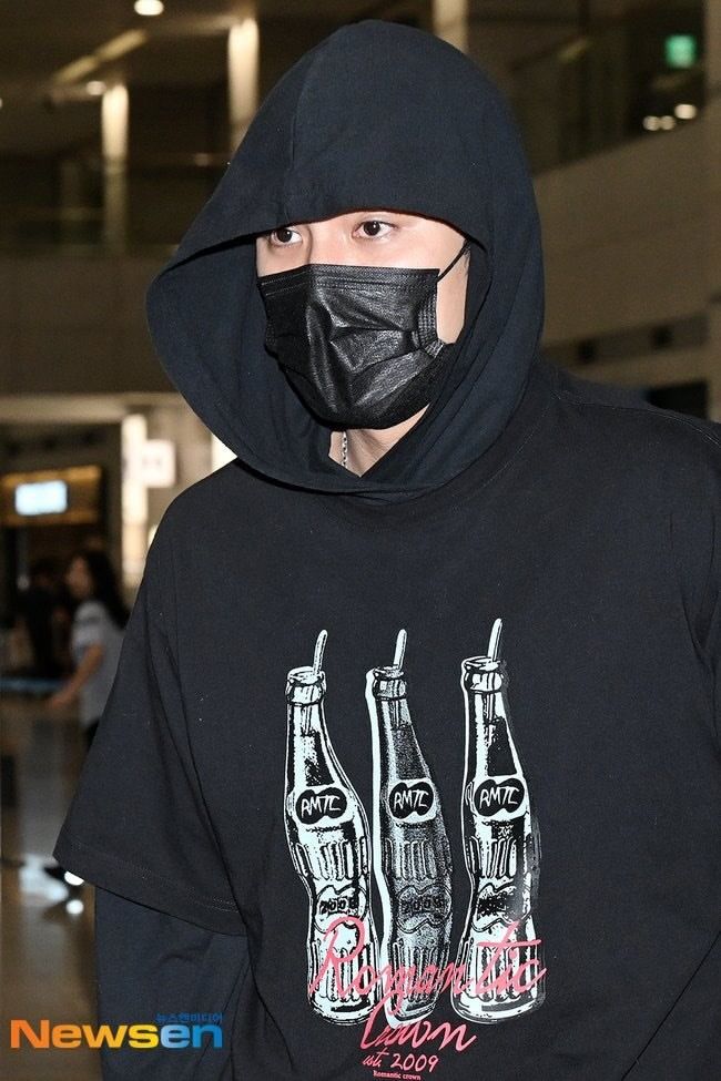 特價隨時收單✿ 珉奎同款上衣 GLASS DRAWING T-SHIRT