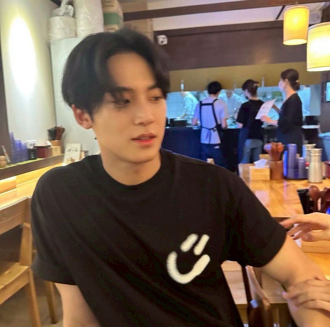 特價隨時收單✿ 珉奎同款微笑上衣 BLUR SMILEY BALL TEE