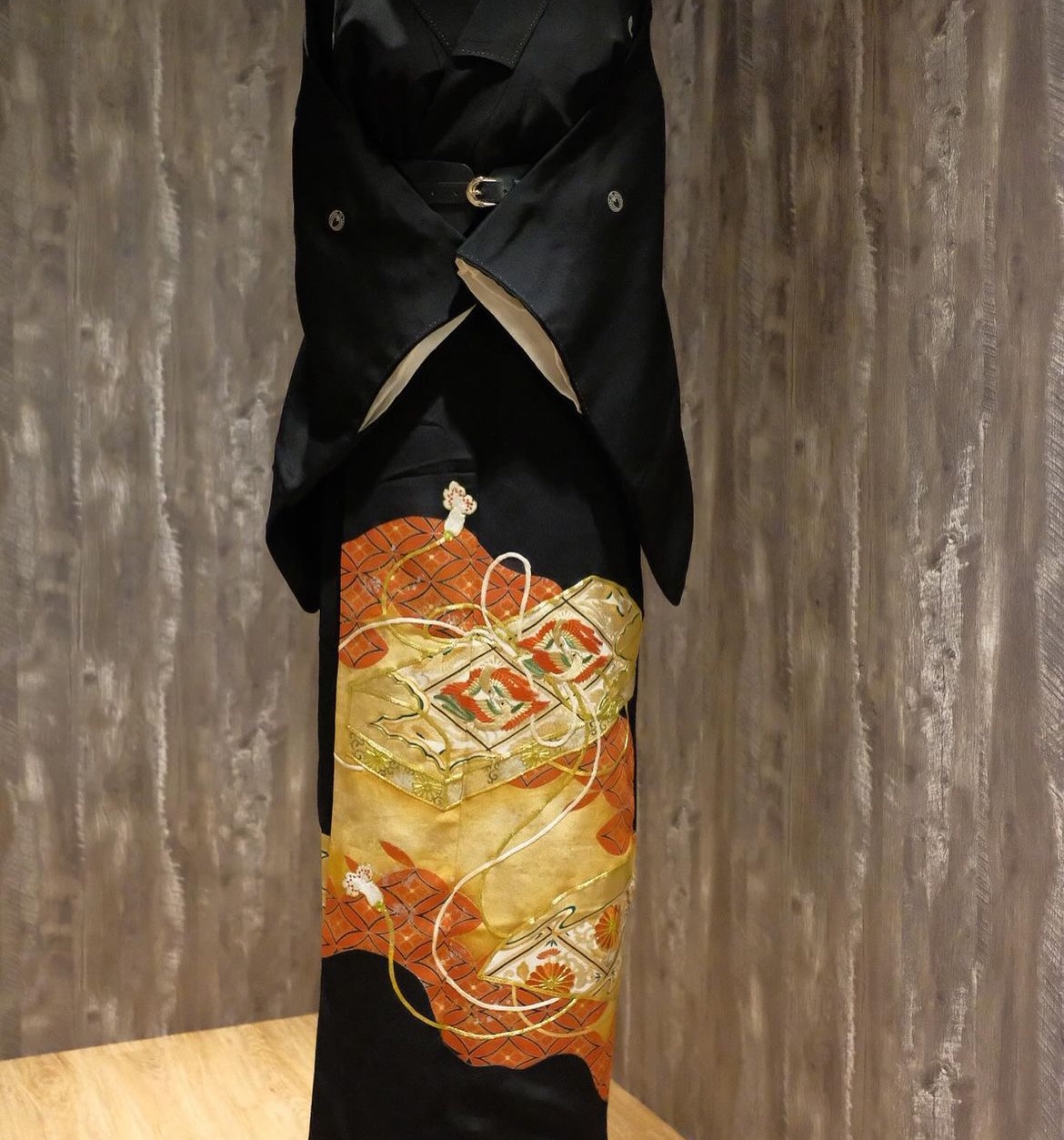 鴛鴦立體刺繡黑留袖 （不含腰帶）