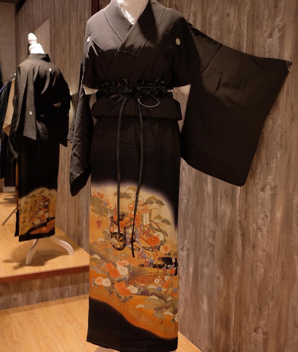 源氏物語繪卷黑留袖（不含腰帶配件）