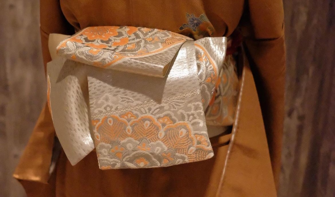 白金橘線刺繡半幅帶