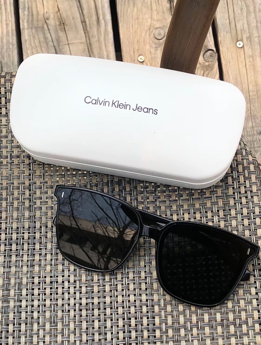 Calvin Klein CK 質感墨鏡