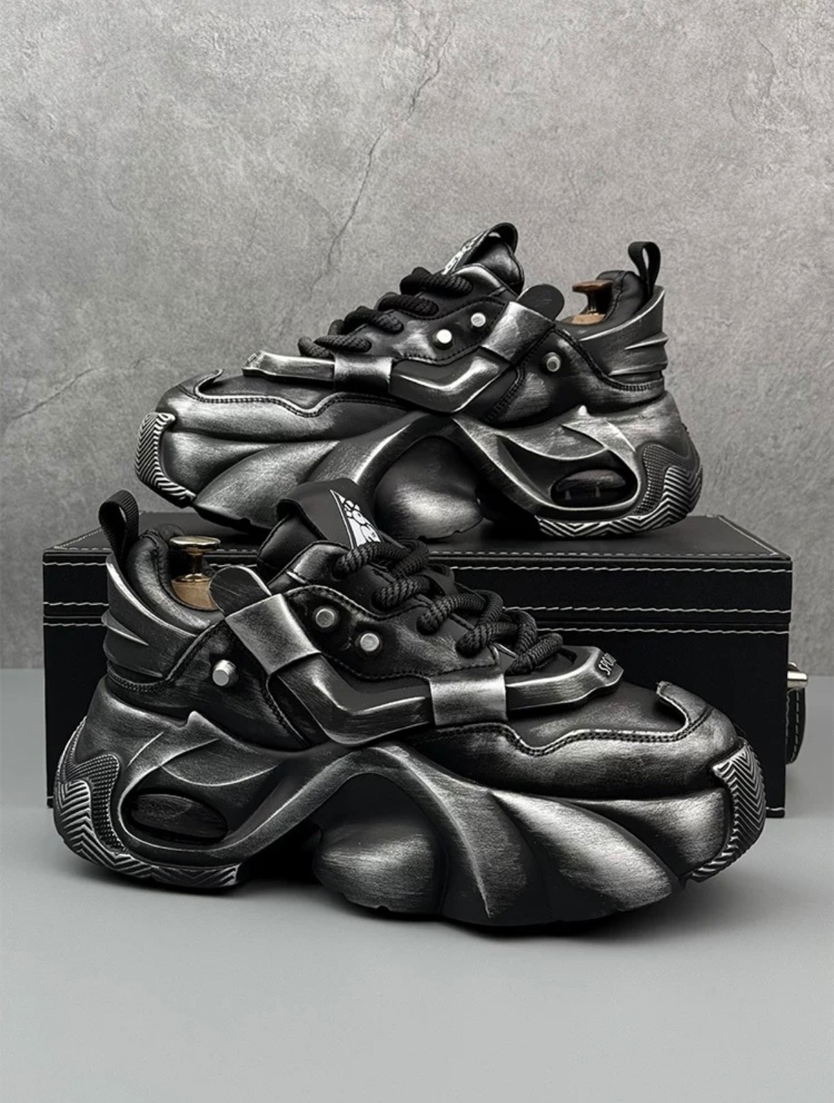 渲染不規則銀色金屬厚底老爹鞋