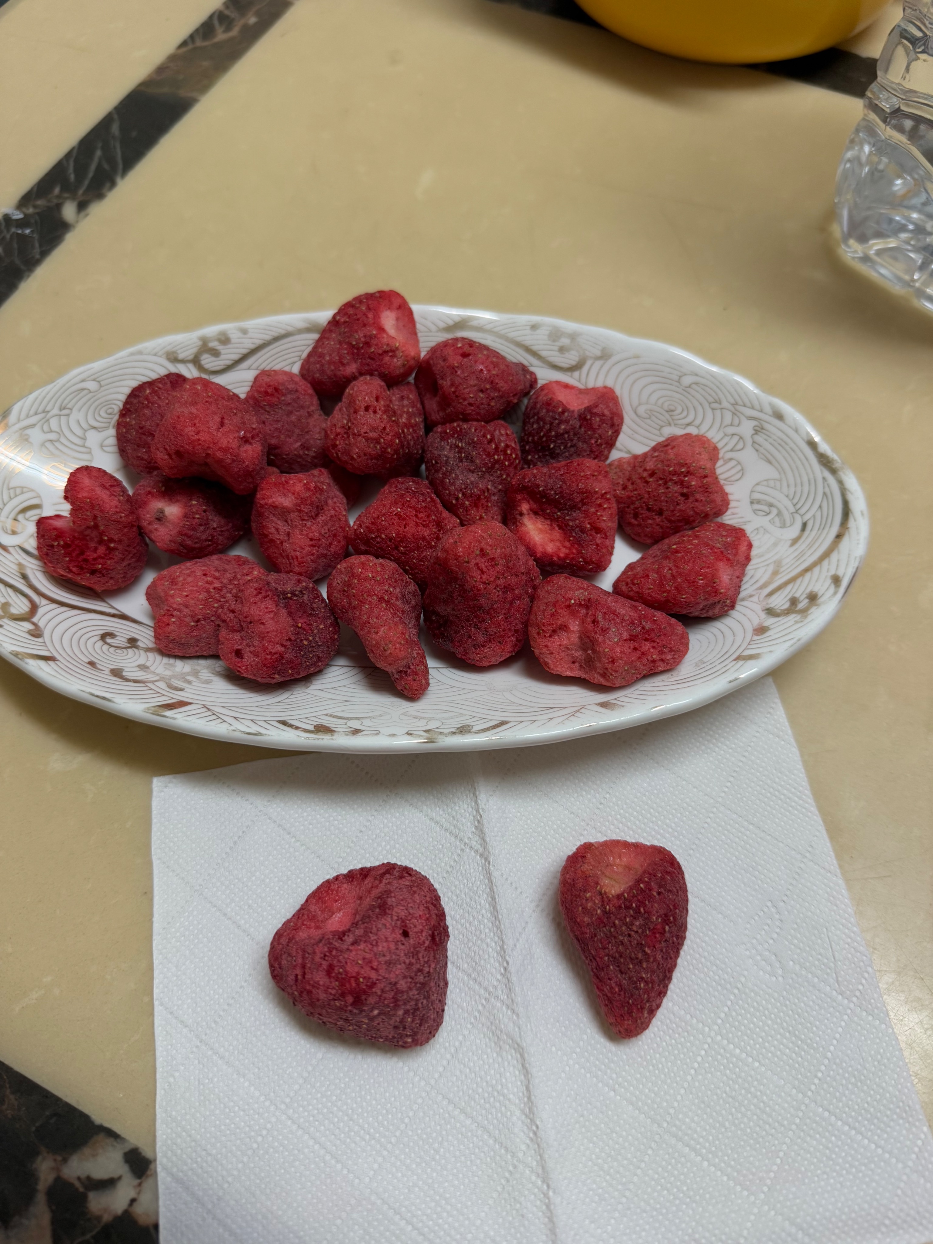 網紅零食草莓乾（中果）🍓