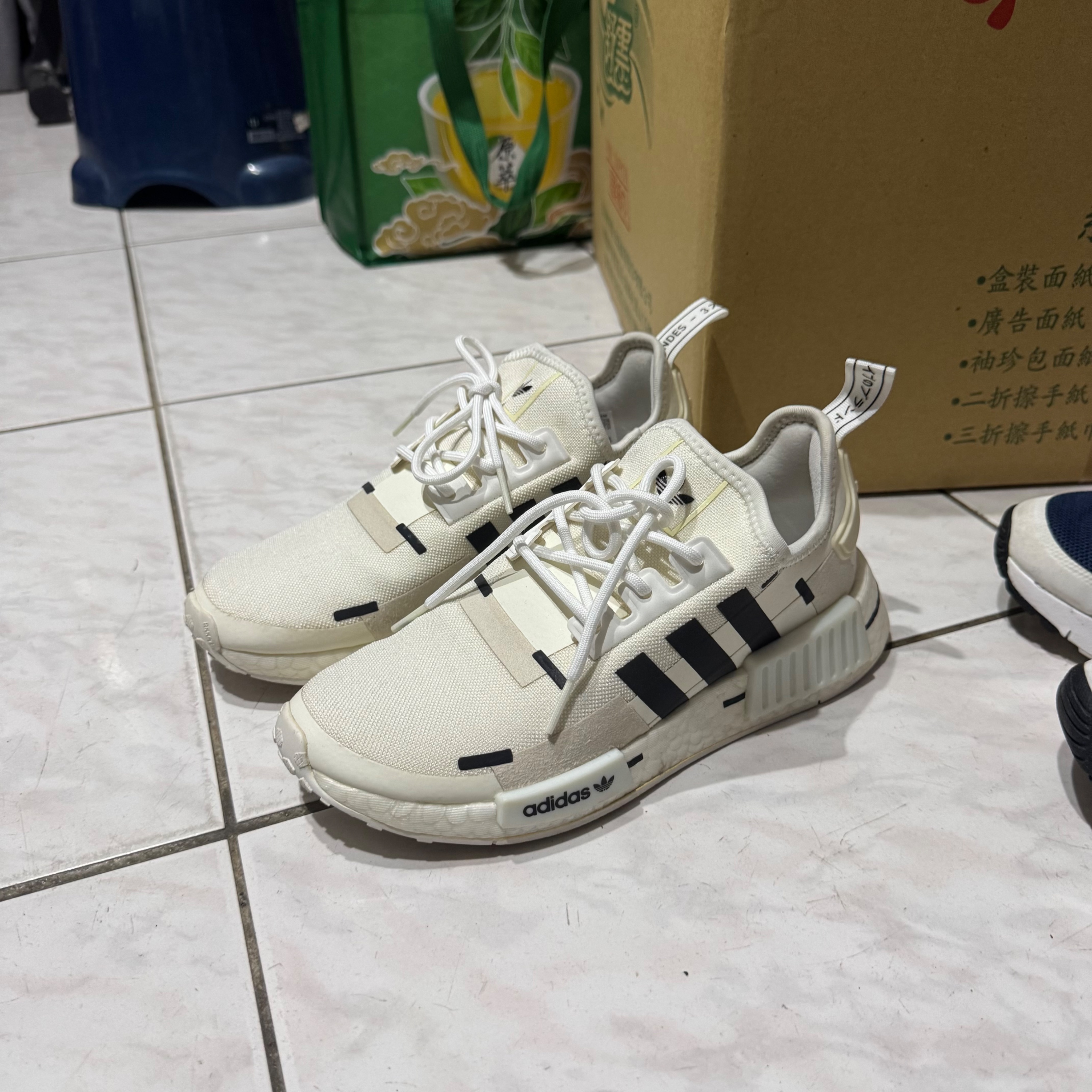 愛迪達球鞋