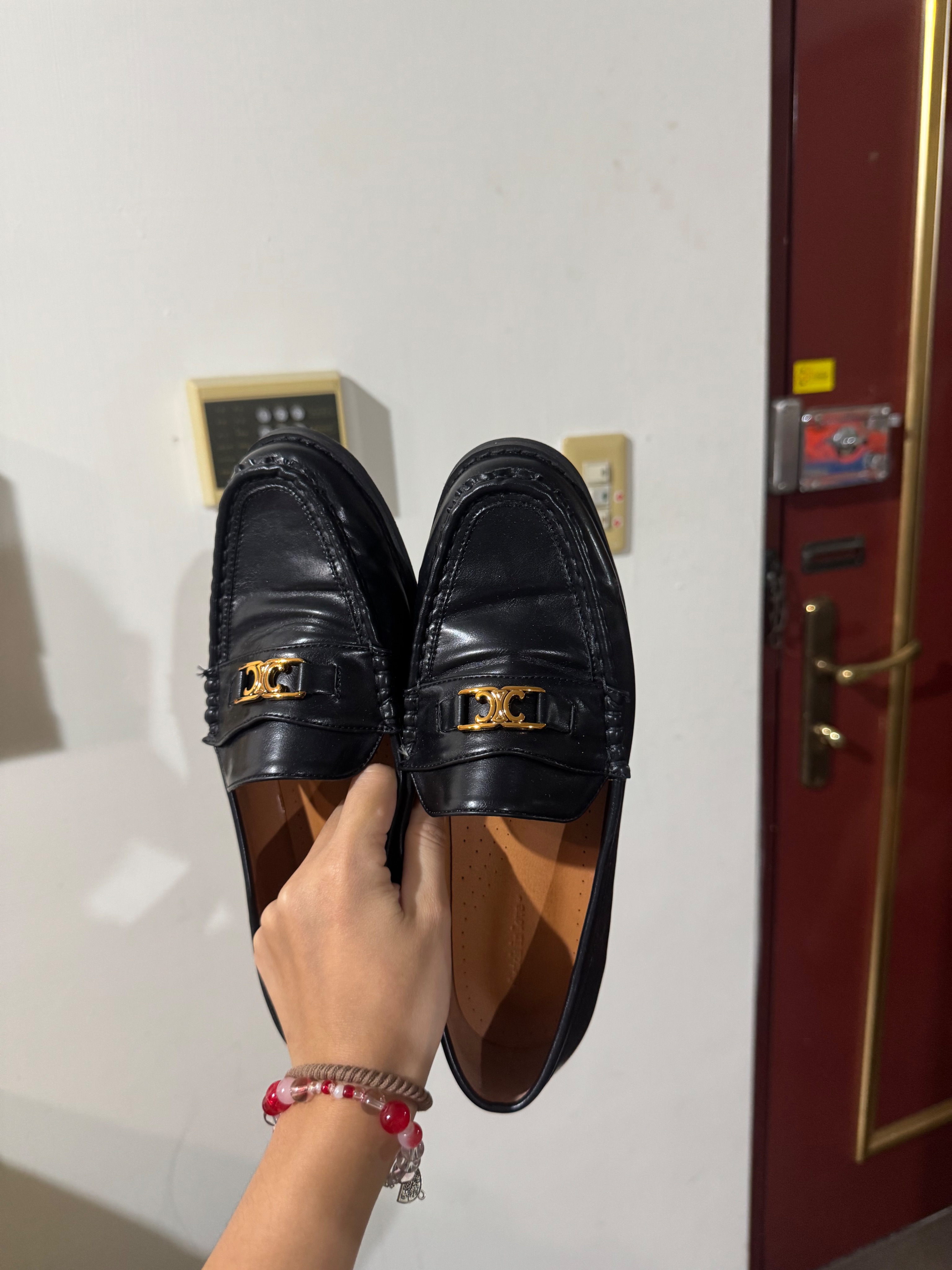 買給媽咪但太大鞋